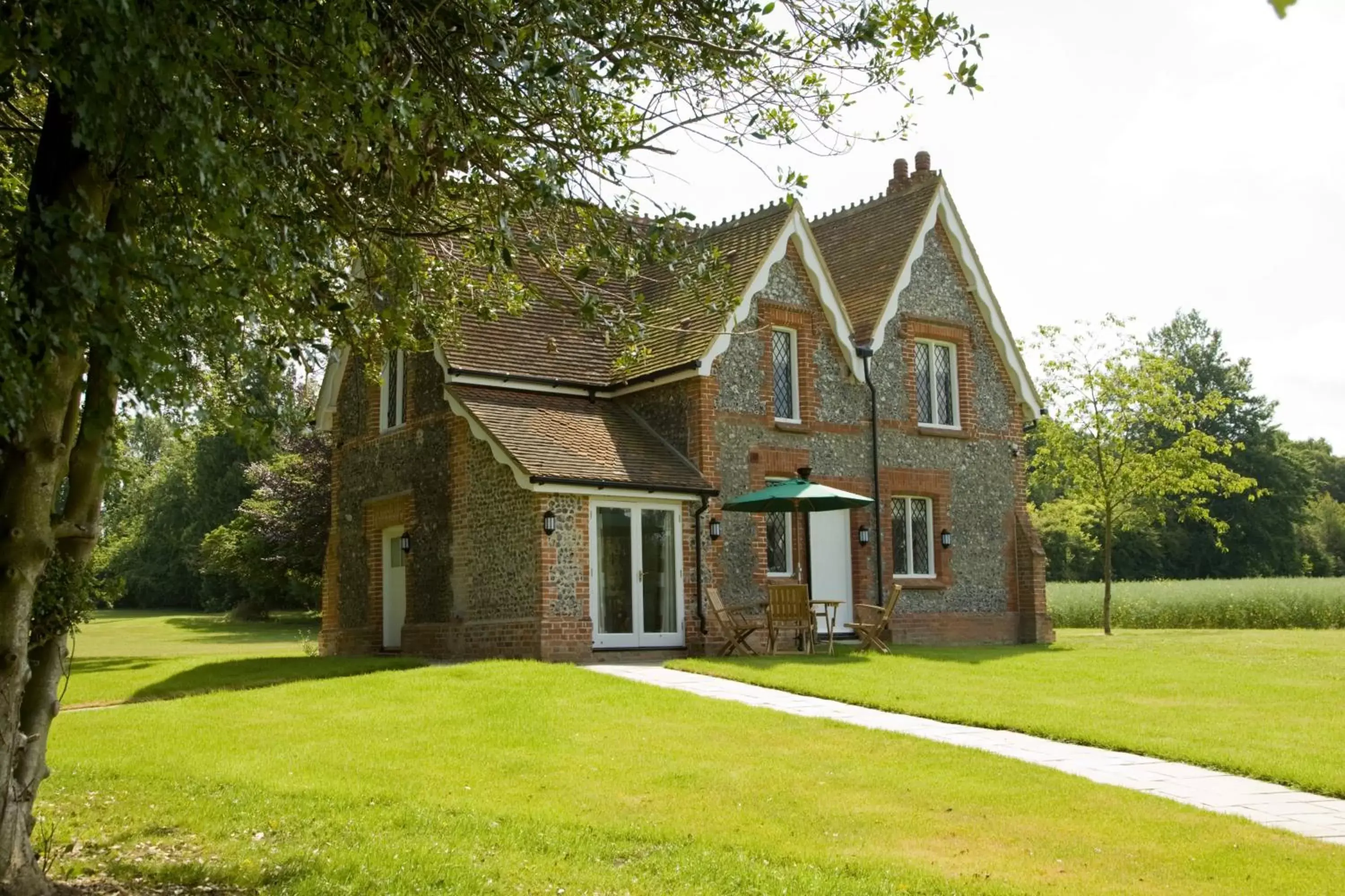 Garden Cottage in Oakley Hall Hotel Garden Cottage in Oakley Hall Hotel