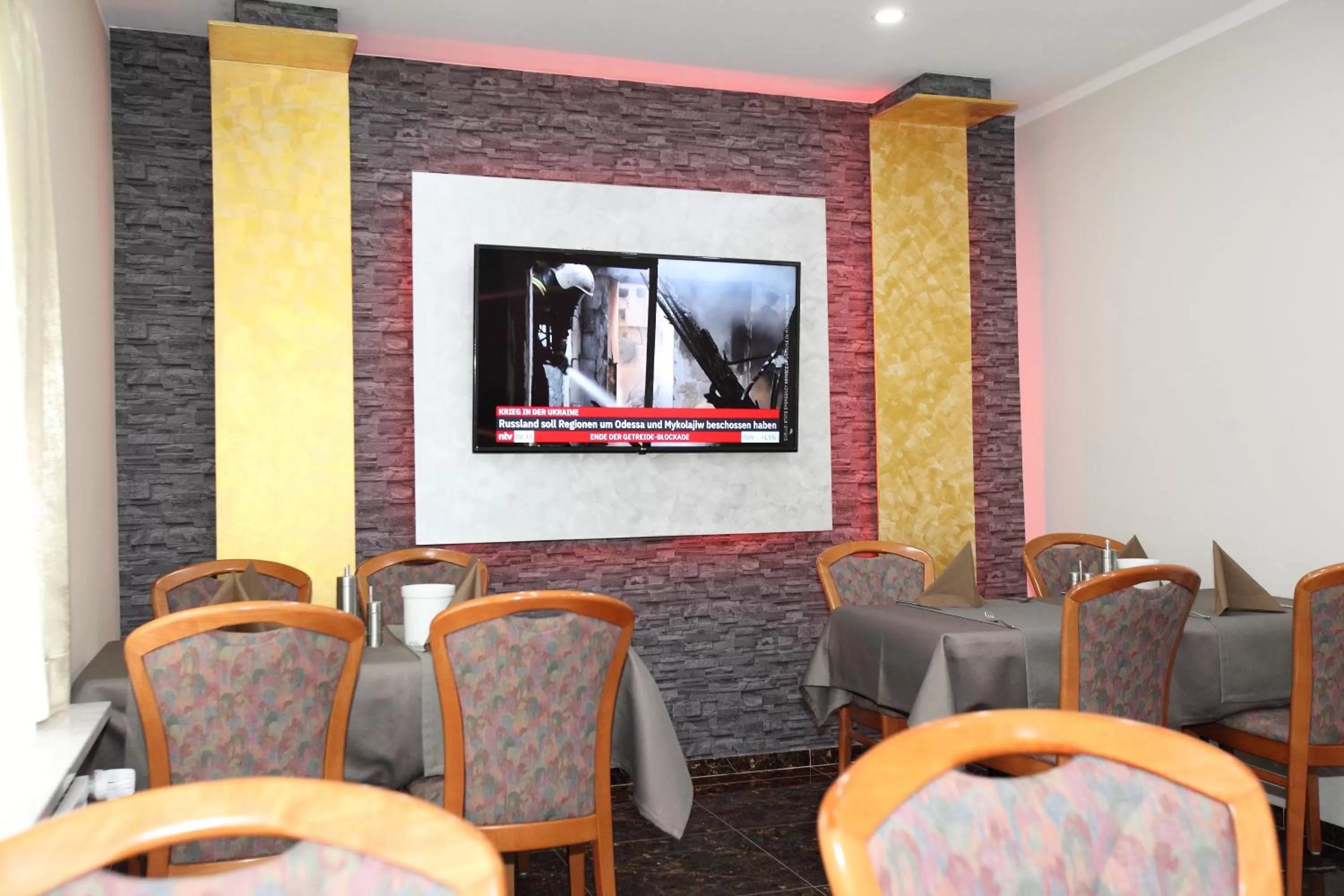 Restaurant/places to eat in Hotel Sofia