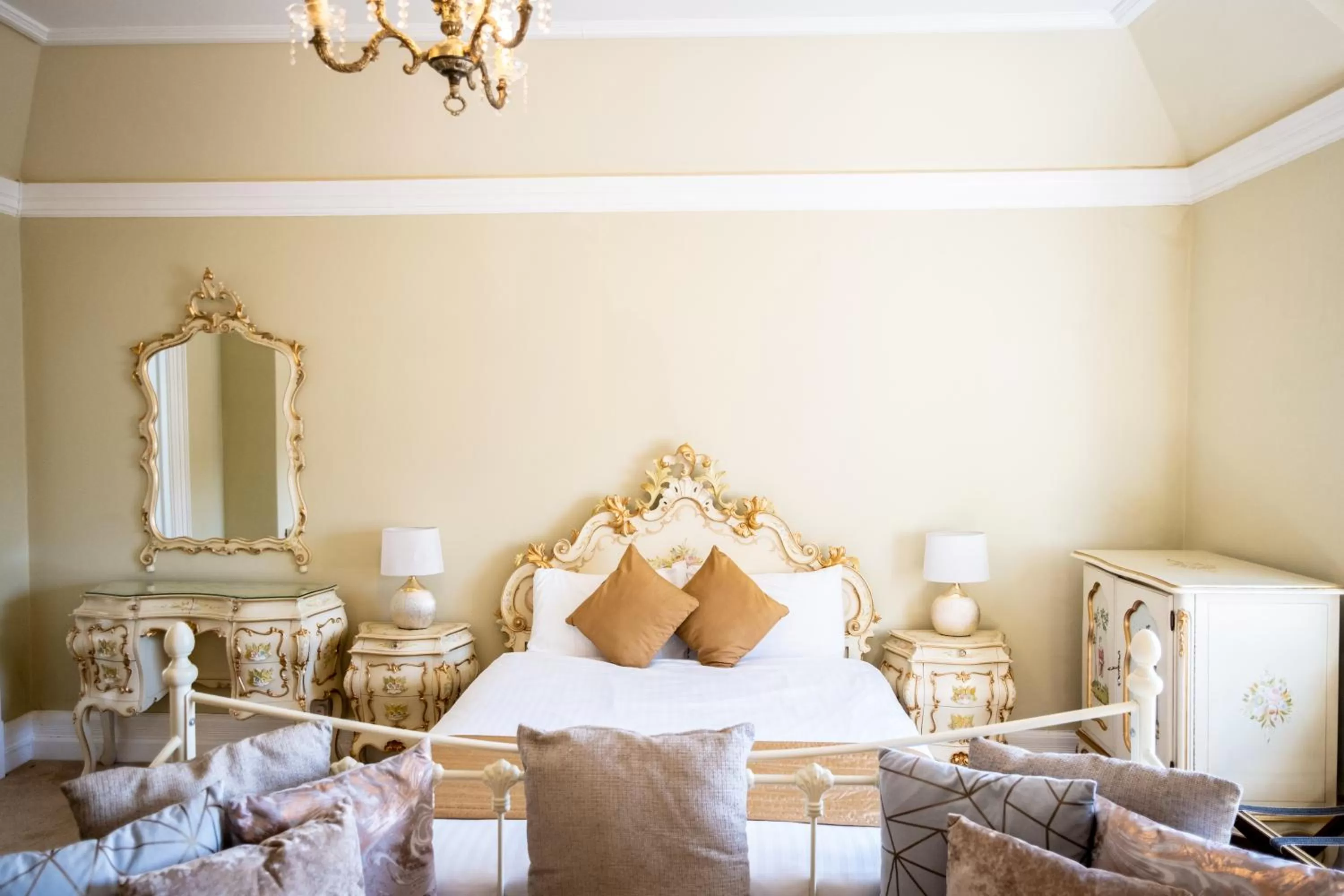 Bedroom, Bed in Manor Parc Hotel