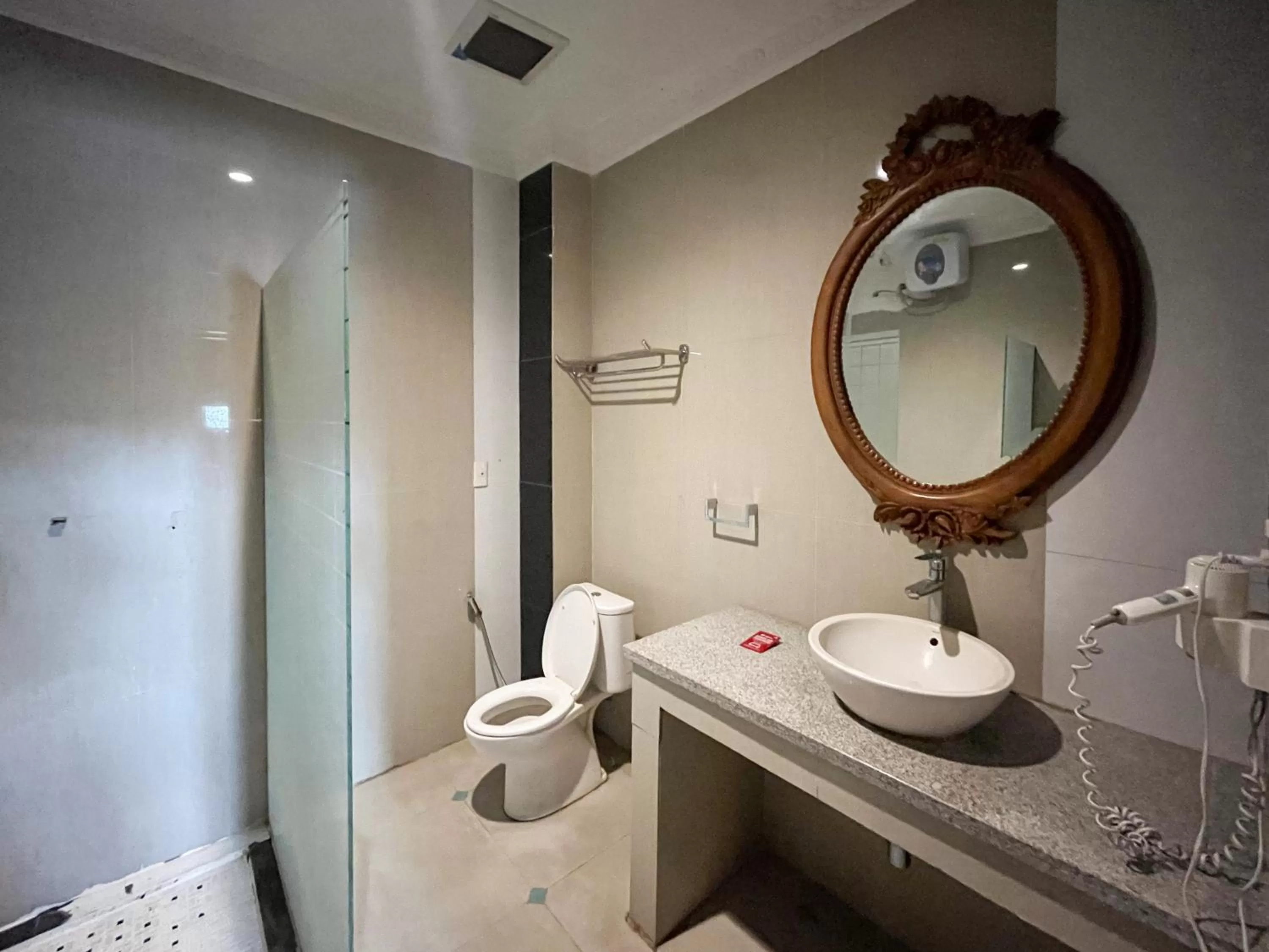 Bathroom in RedDoorz Premium Syariah at Mutiara Hijau Suites Medan