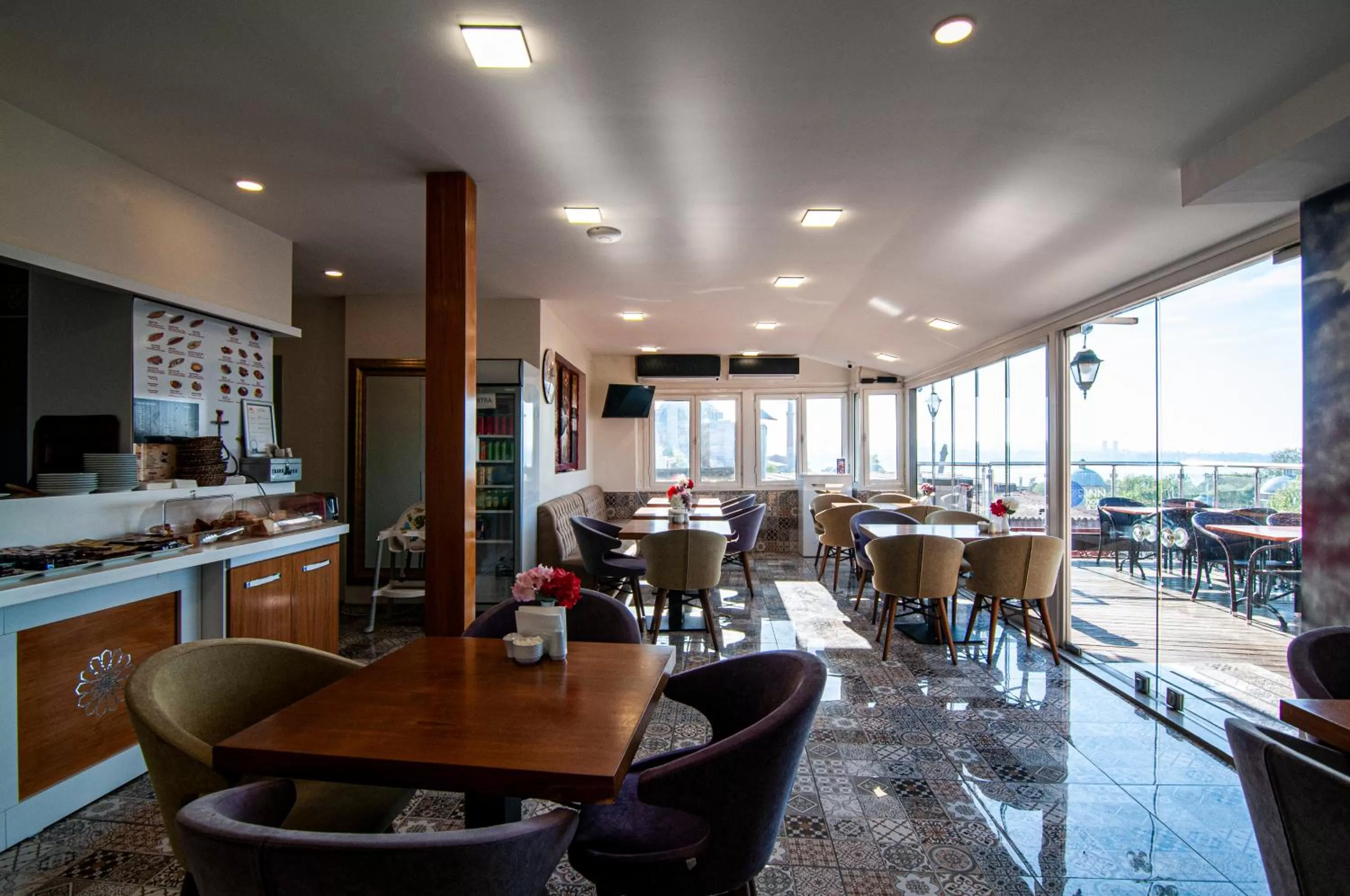 Restaurant/places to eat in Lapis Inn Hotel & Spa ( Ex. Ambassador Hotel)