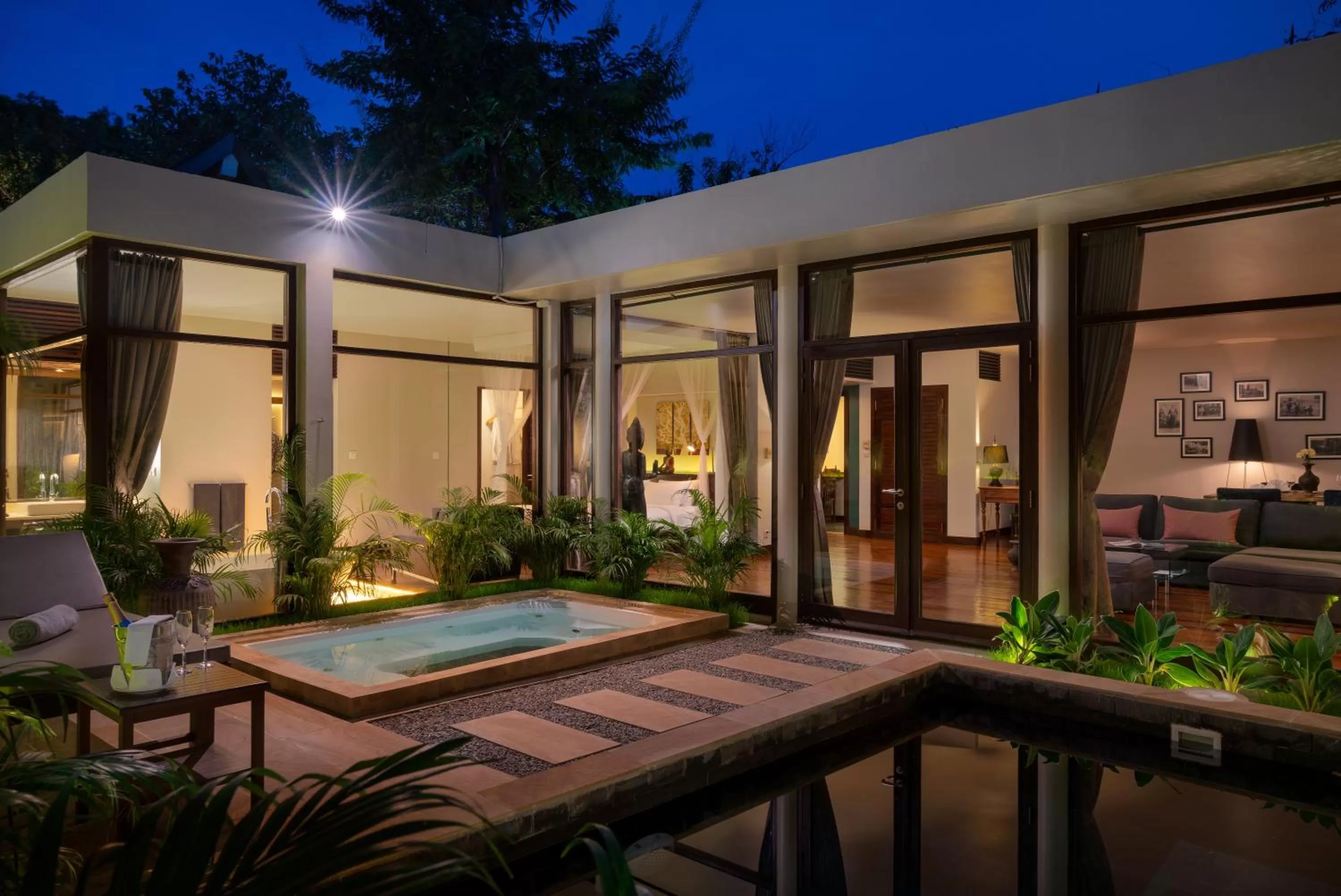 Garden in Heritage Suites Hotel