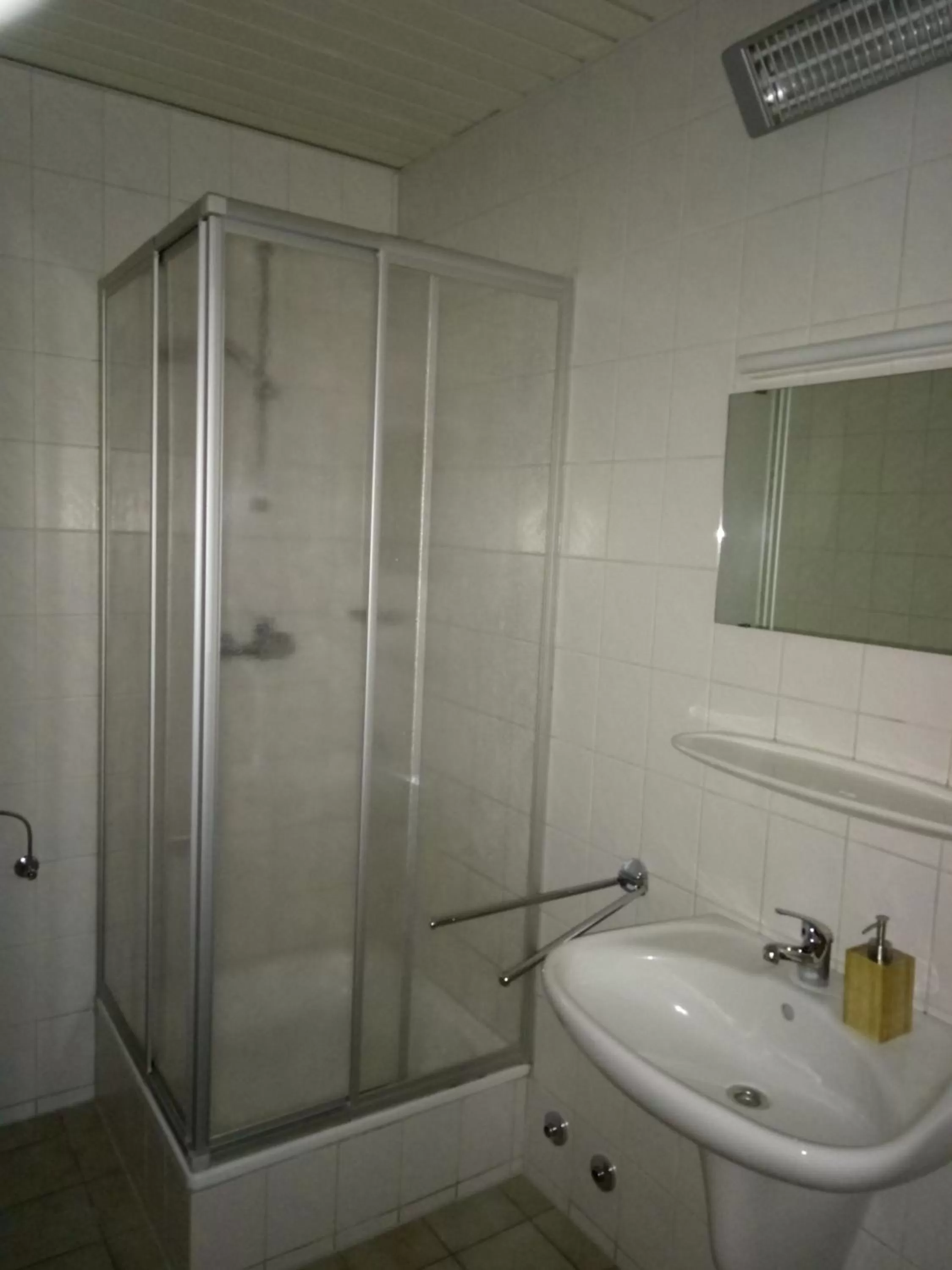 Bathroom in Hotel Leppiner Hof - B&B FRÜHSTÜCKSPENSION