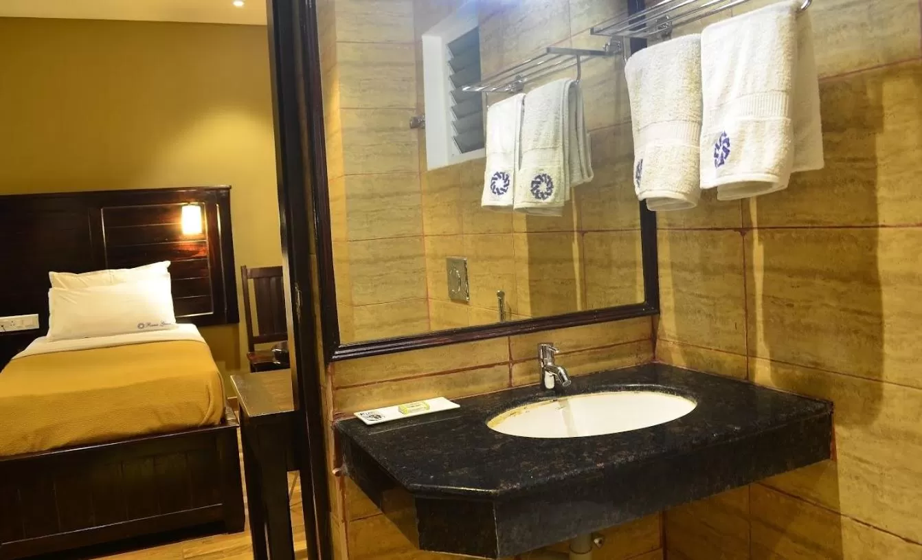 Toilet, Bed in Ranis Grand