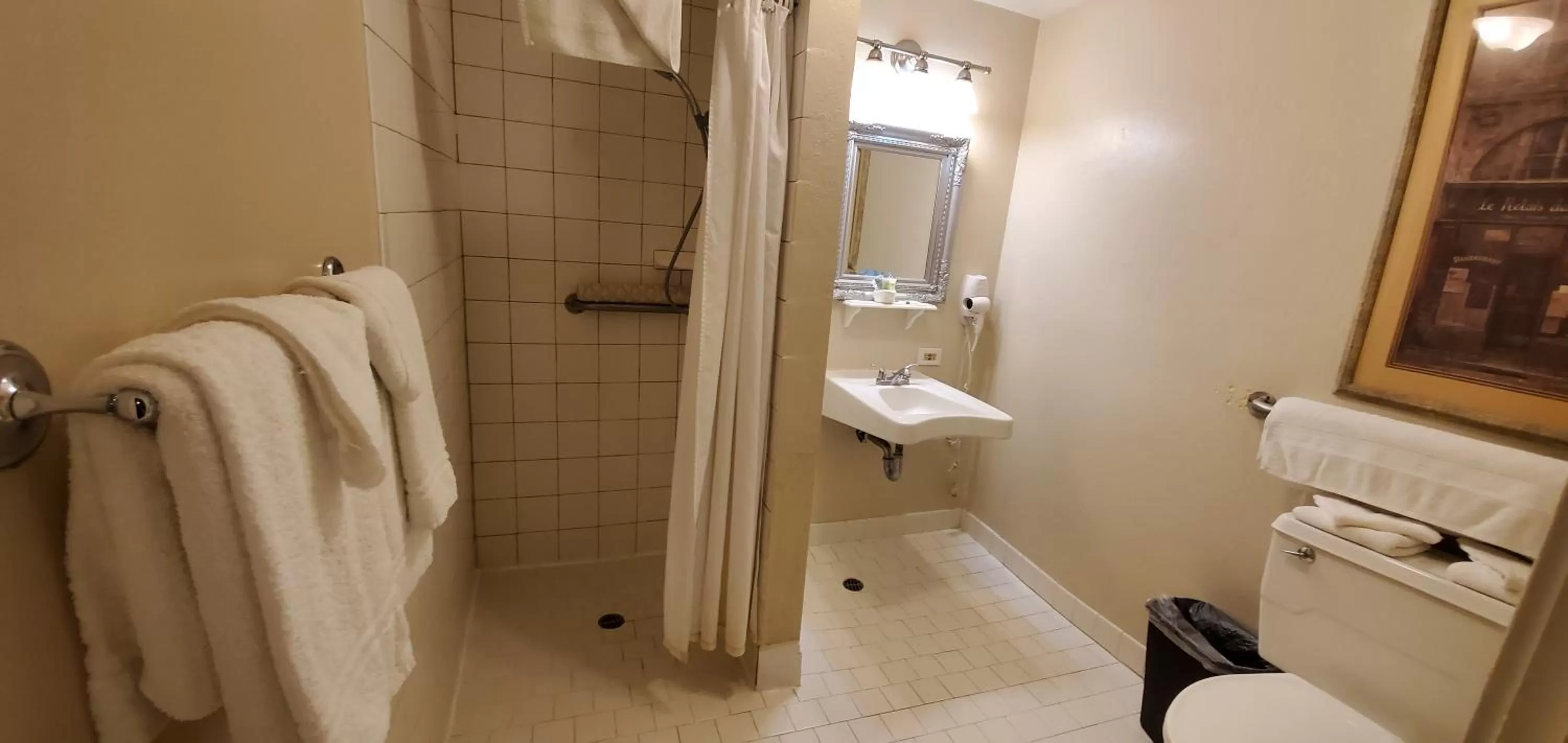 Bathroom in Glen Tavern Inn