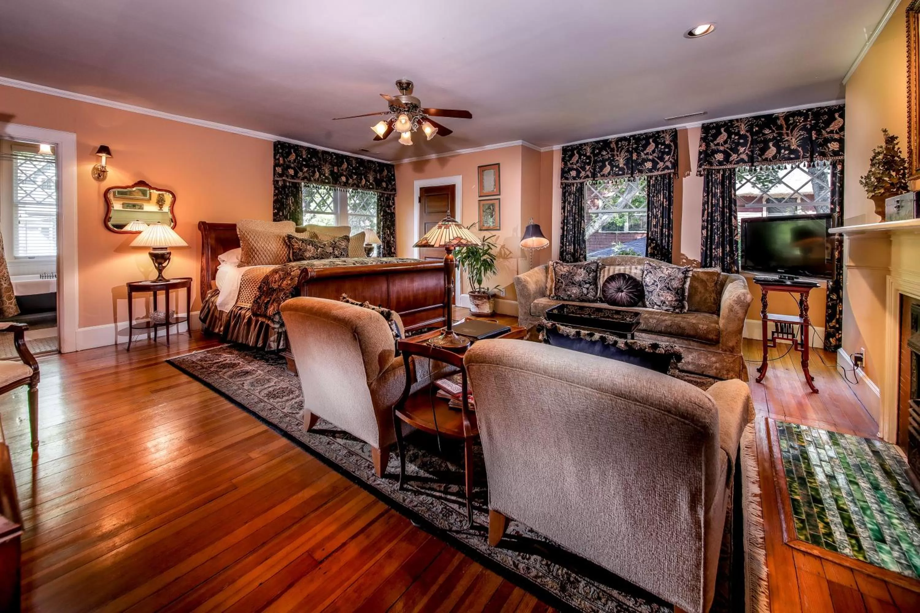 Seating Area in Black Walnut B&B Inn