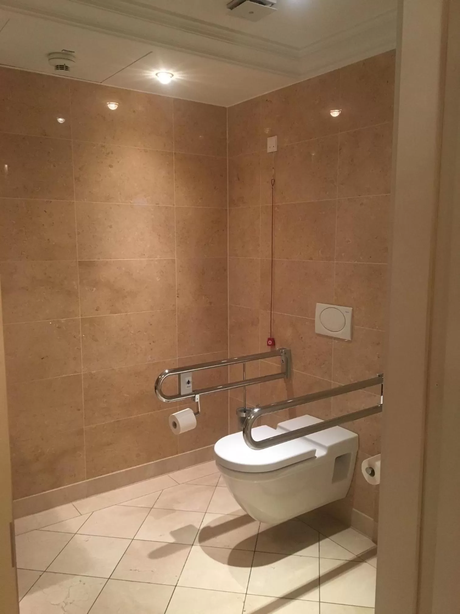 Facility for disabled guests in Steigenberger Icon Parkhotel Düsseldorf