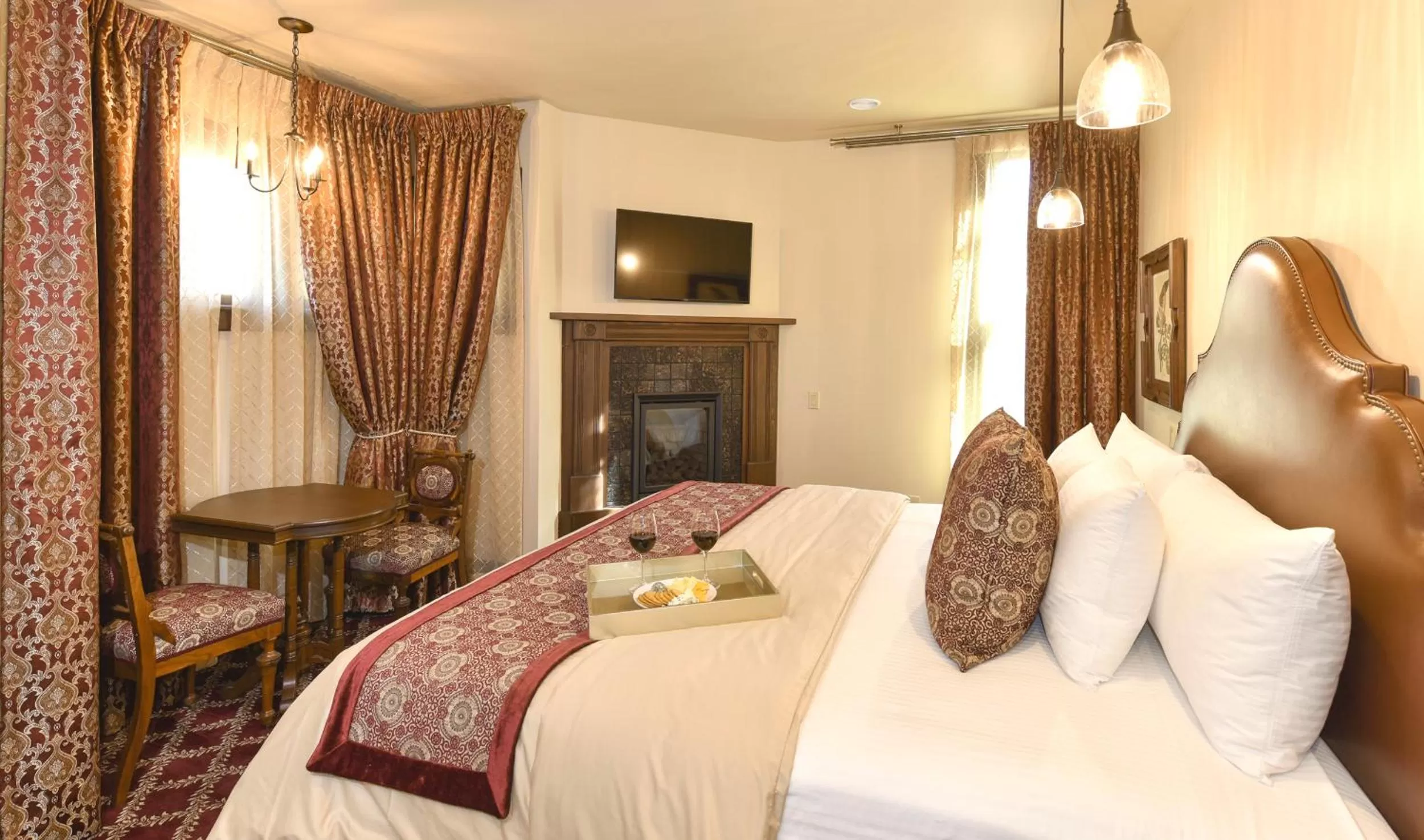 Bedroom, Bed in Blackbird Inn