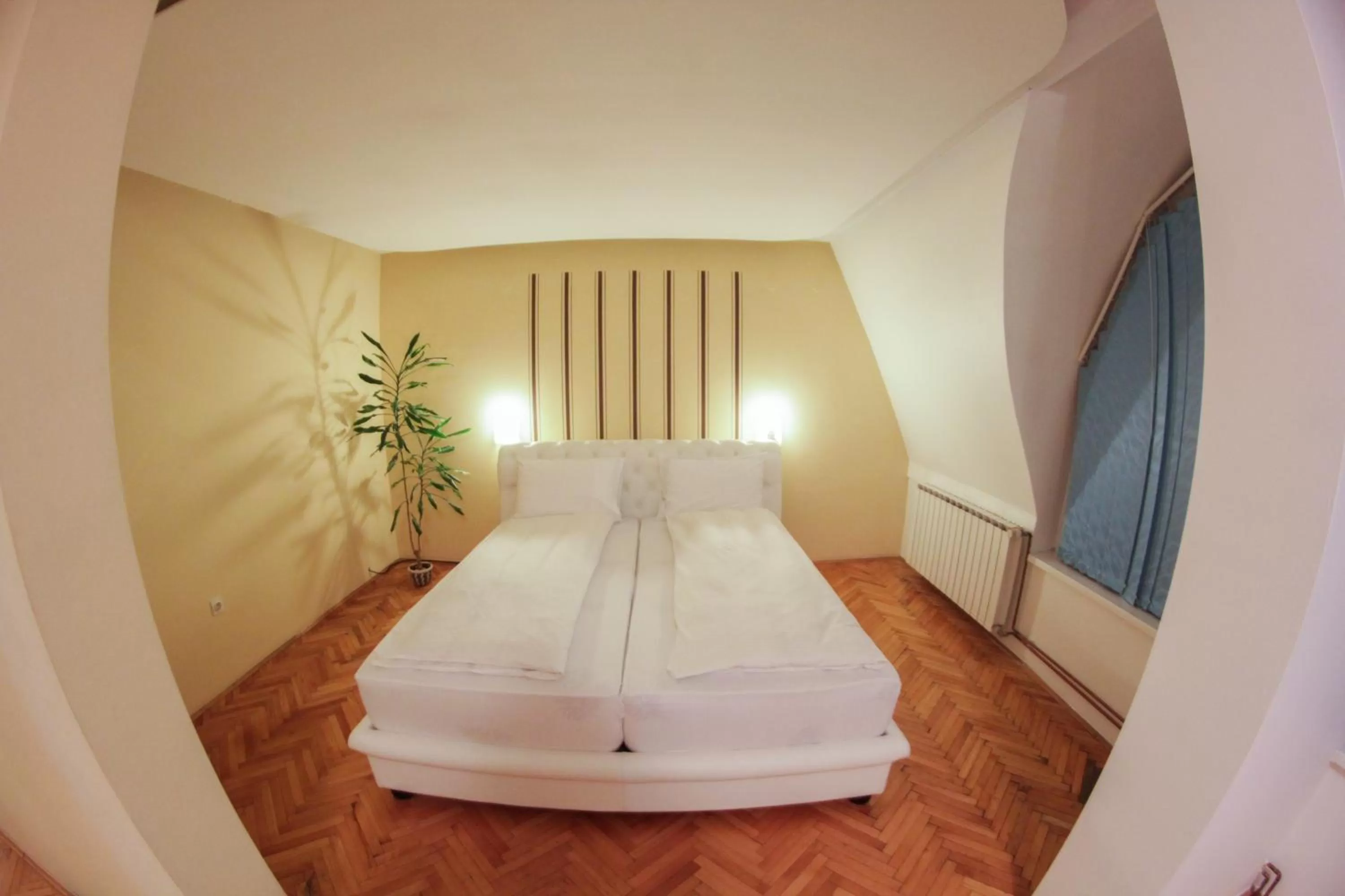 Photo of the whole room, Bed in Hotel Fontana