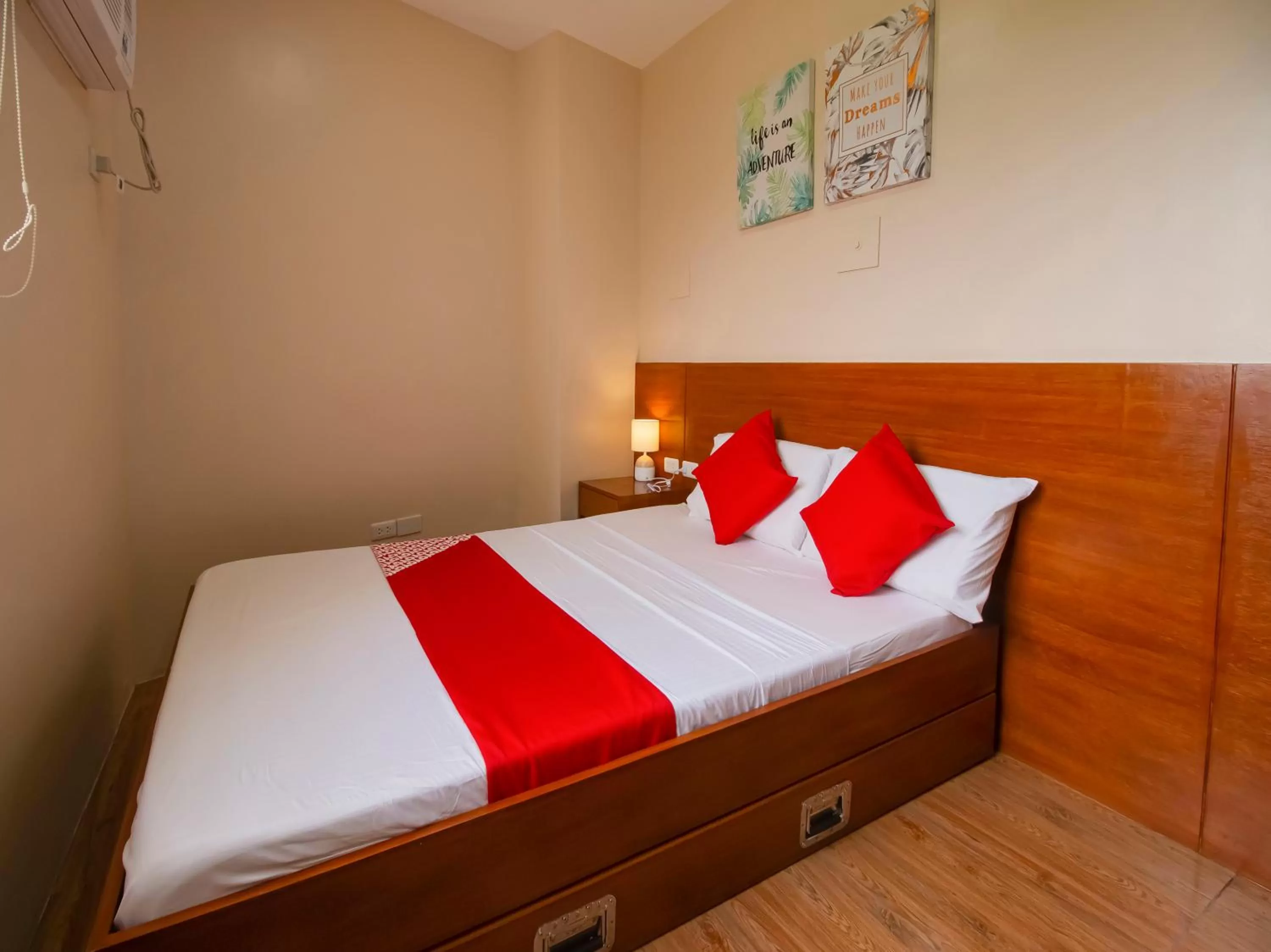 Deluxe Double Room in Super OYO 832 The Teepee Place Hostel & Residence Inn
