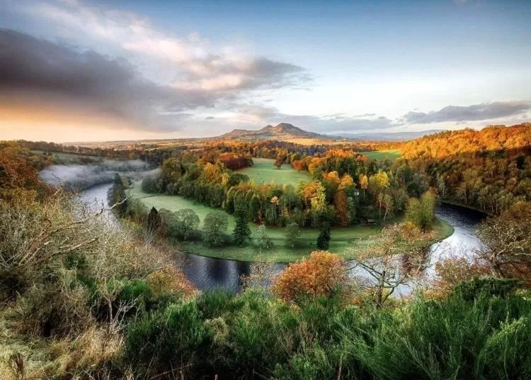 Hiking in Dryburgh Arms Pub with Rooms