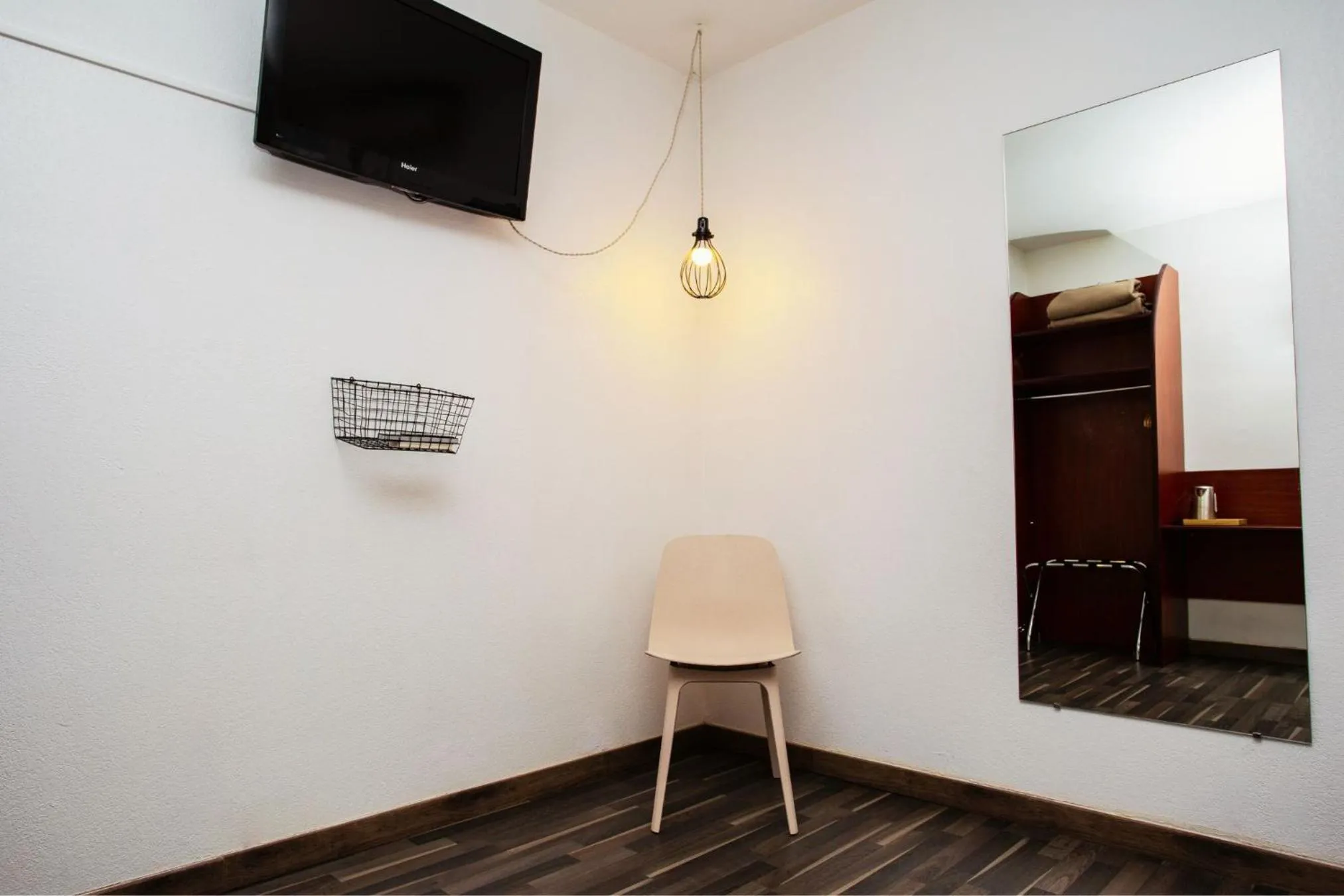 TV and multimedia in Sporting House Hôtel