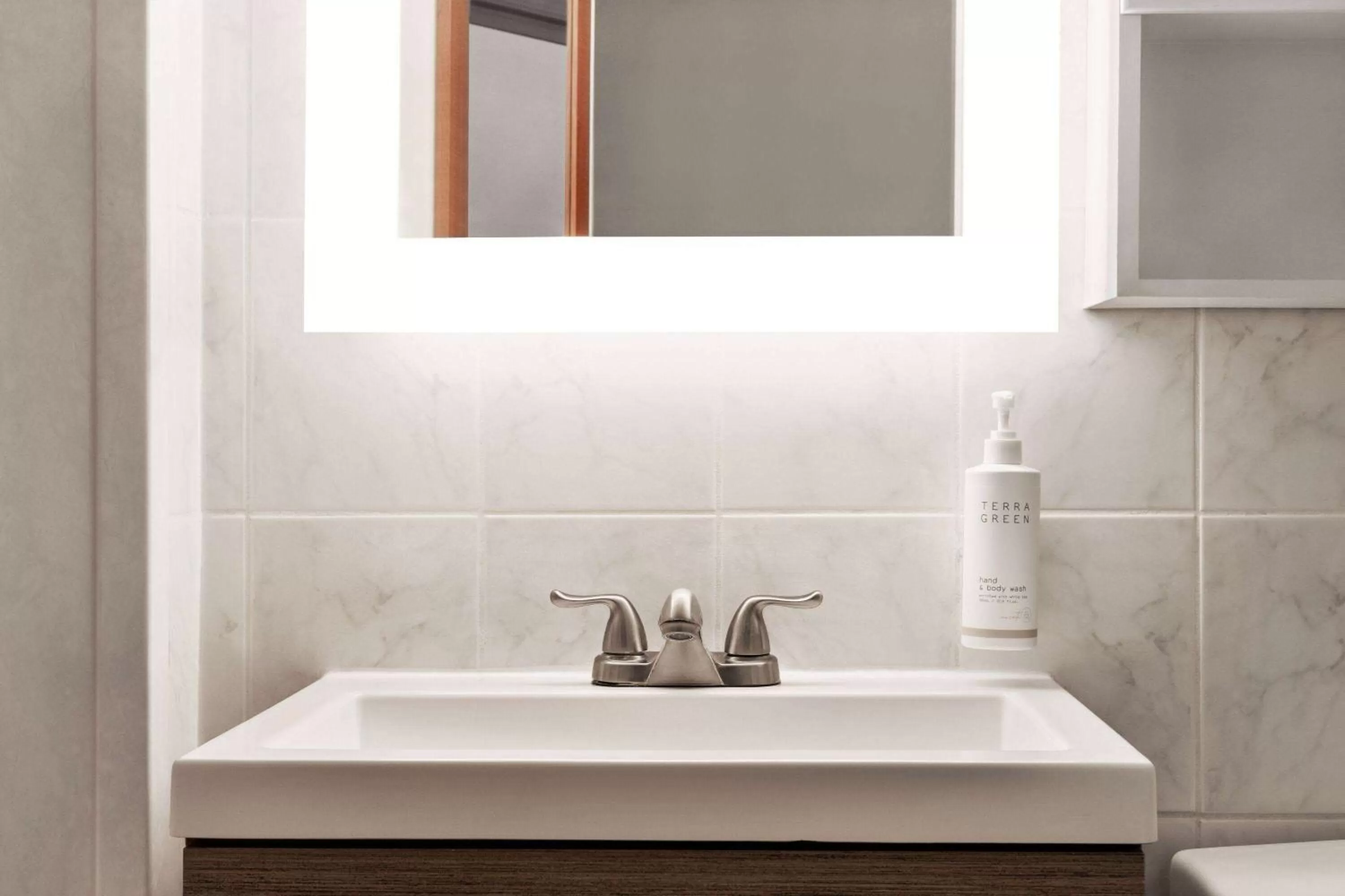 TV and multimedia in Days Inn by Wyndham Ocean City Oceanfront