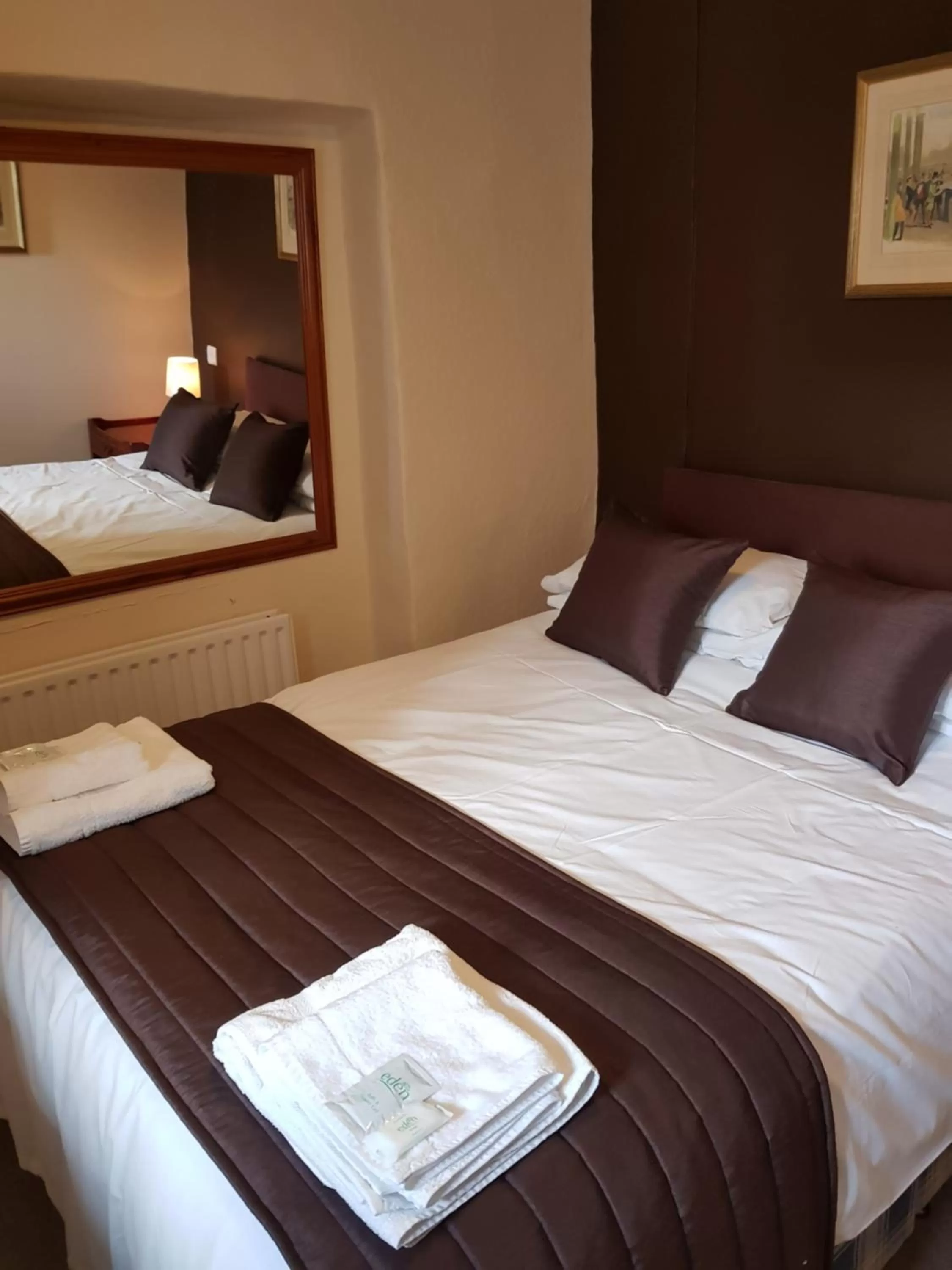 Bed in Old George Hotel