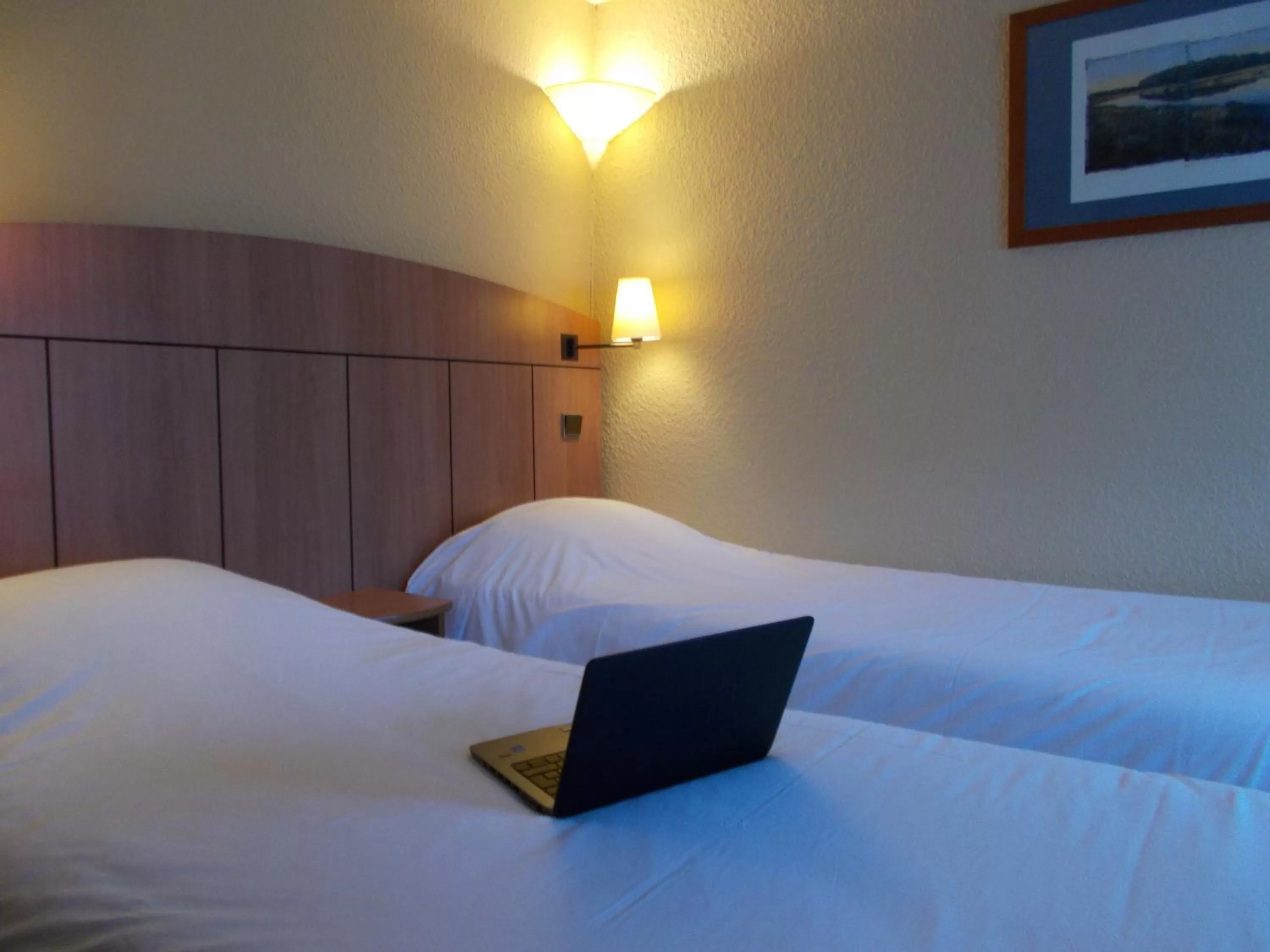 Bed in Kyriad Tarbes Odos