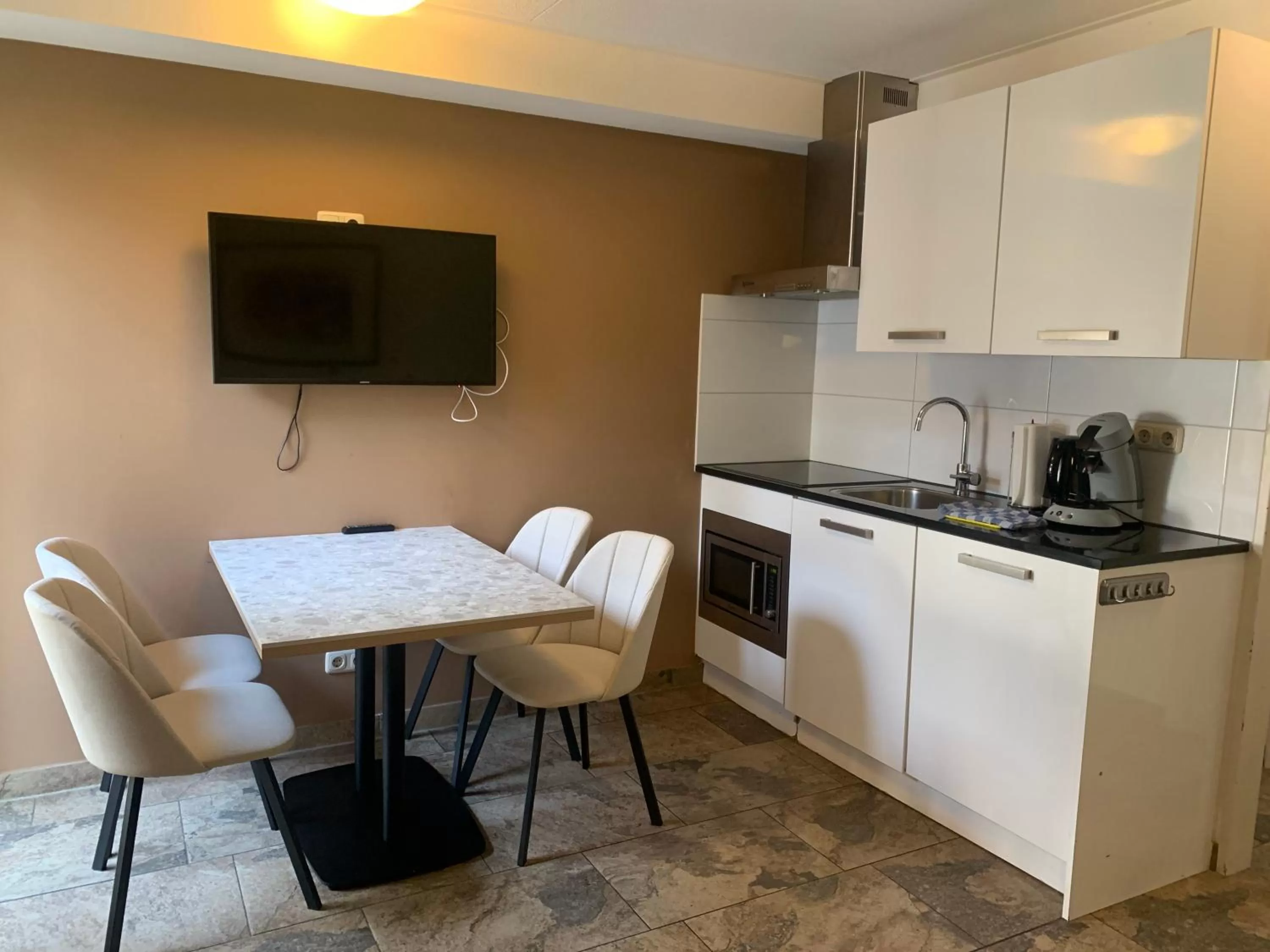 Dining area in Plantage Garden Apartments