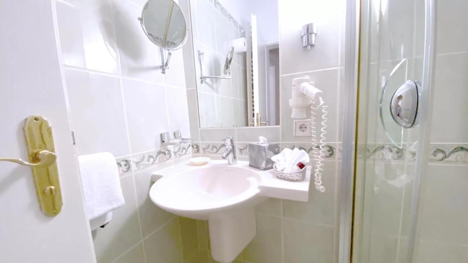 Bathroom in Landgasthof Rebstock Weil am Rhein / Basel