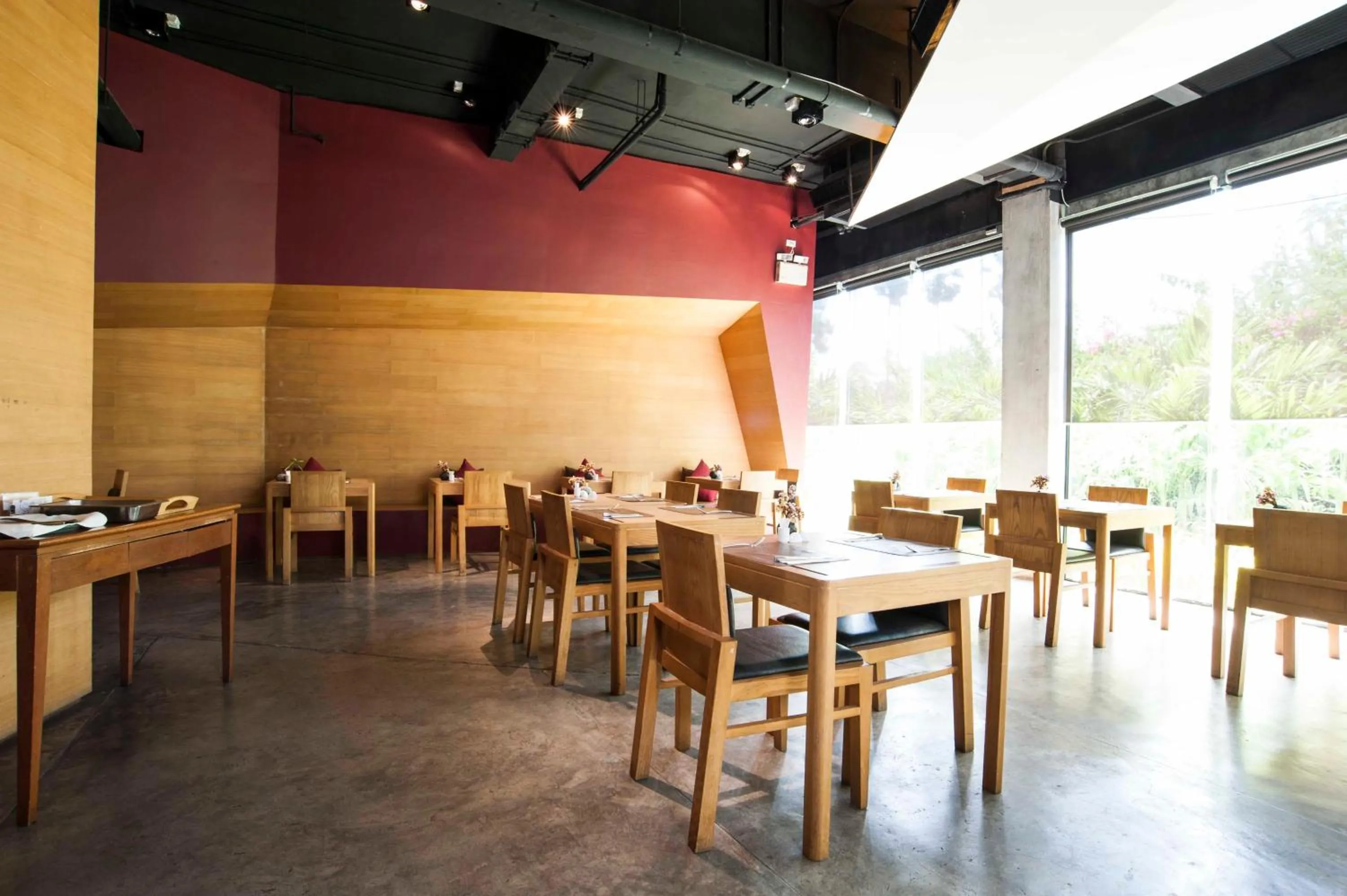 Restaurant/places to eat in The Now Hotel - SHA Extra Plus