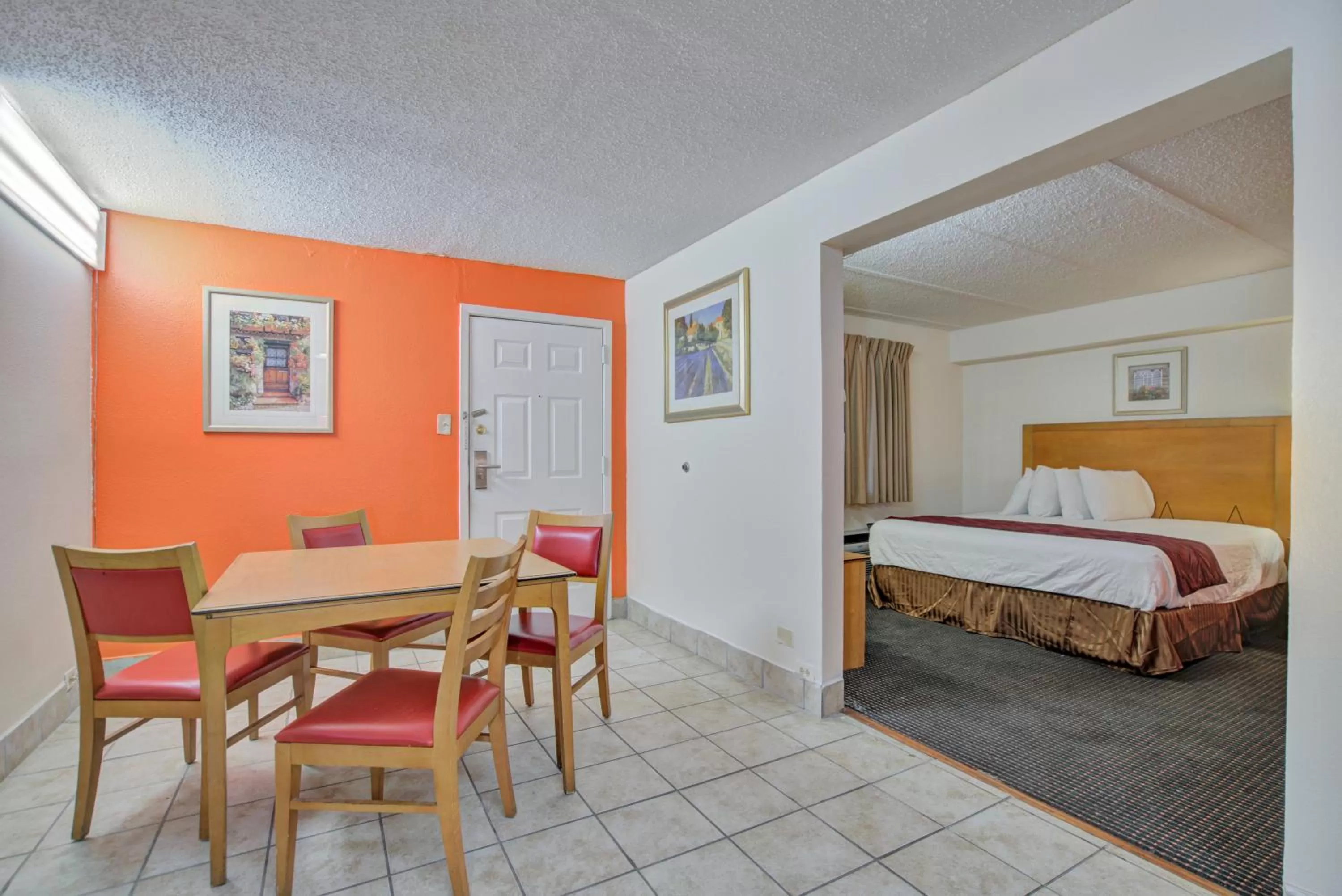 Bed in Americas Best Value Inn Laredo