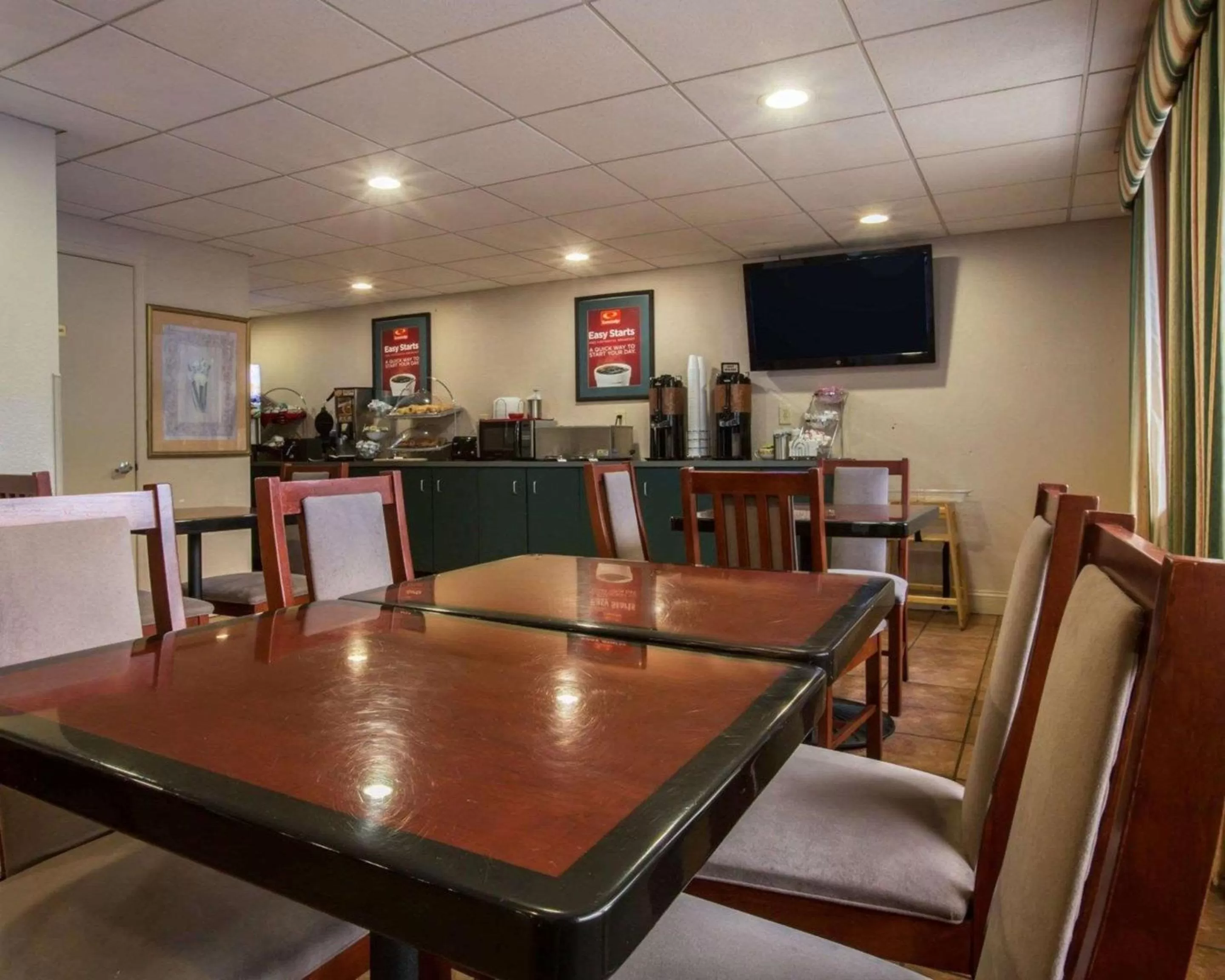Restaurant/places to eat in Econo Lodge Inn & Suites Columbus near Fort Benning