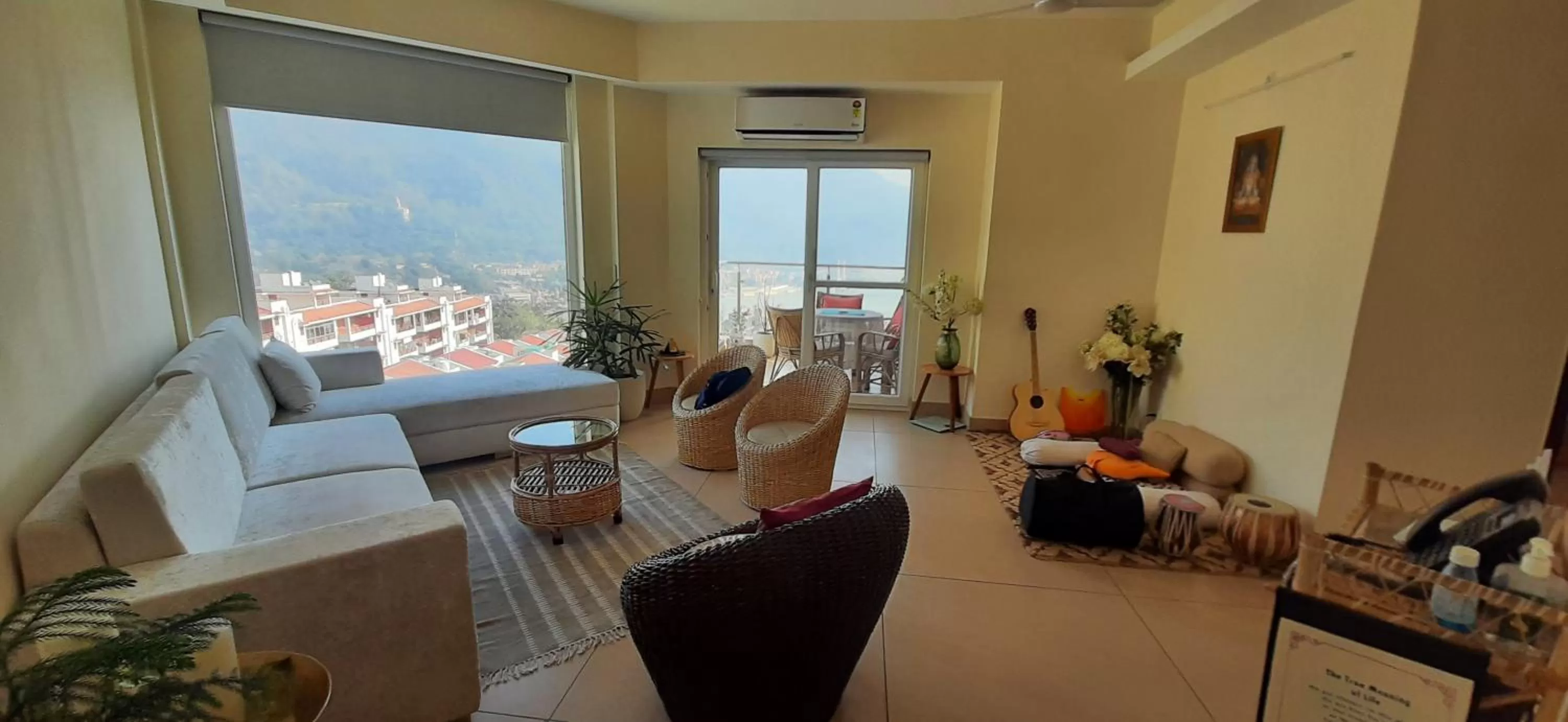 Living room in Golden Healing Journeys Homestay