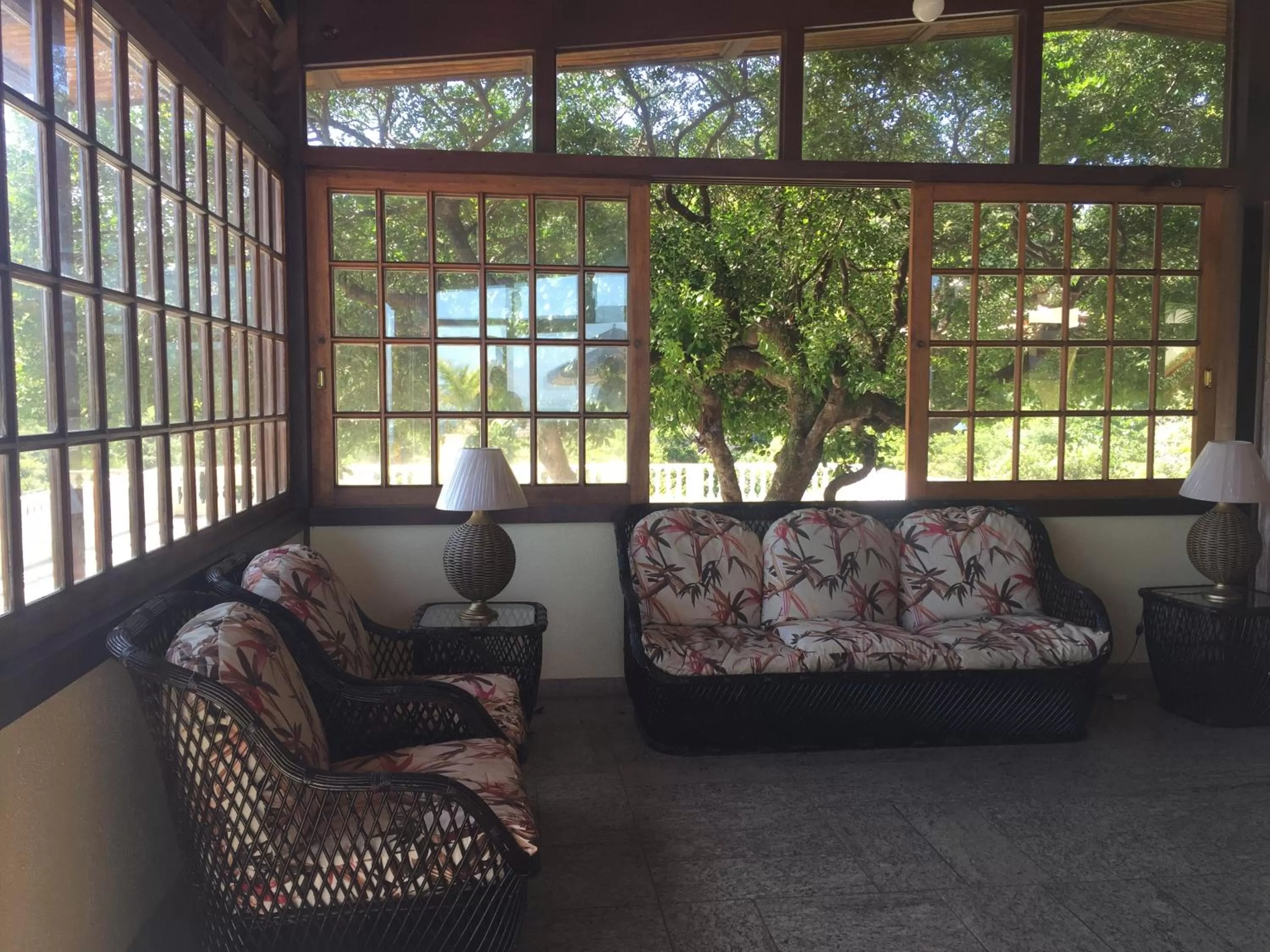 Seating area in Barlavento Suites