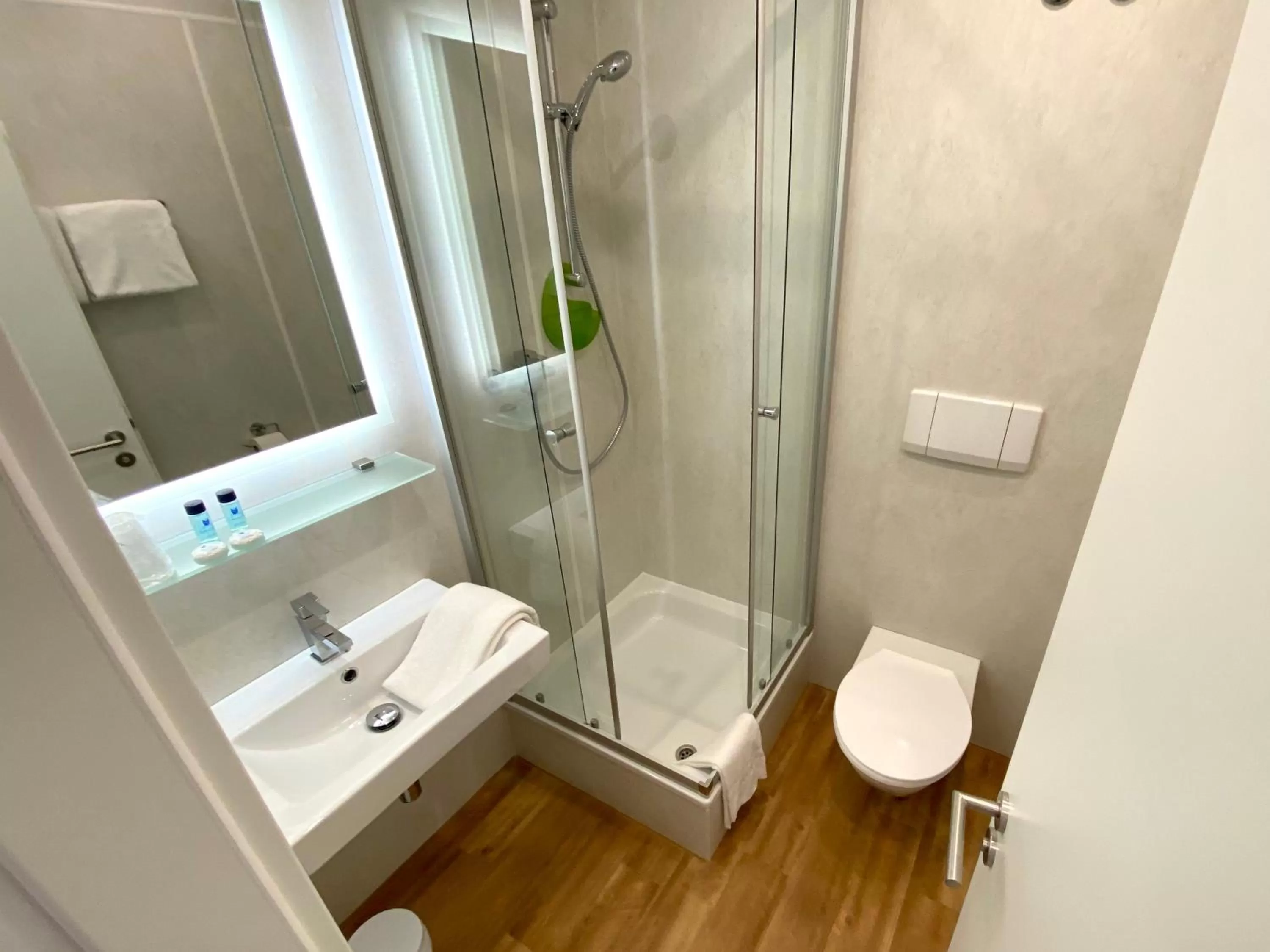 Bathroom in Hotel Deutsches Haus