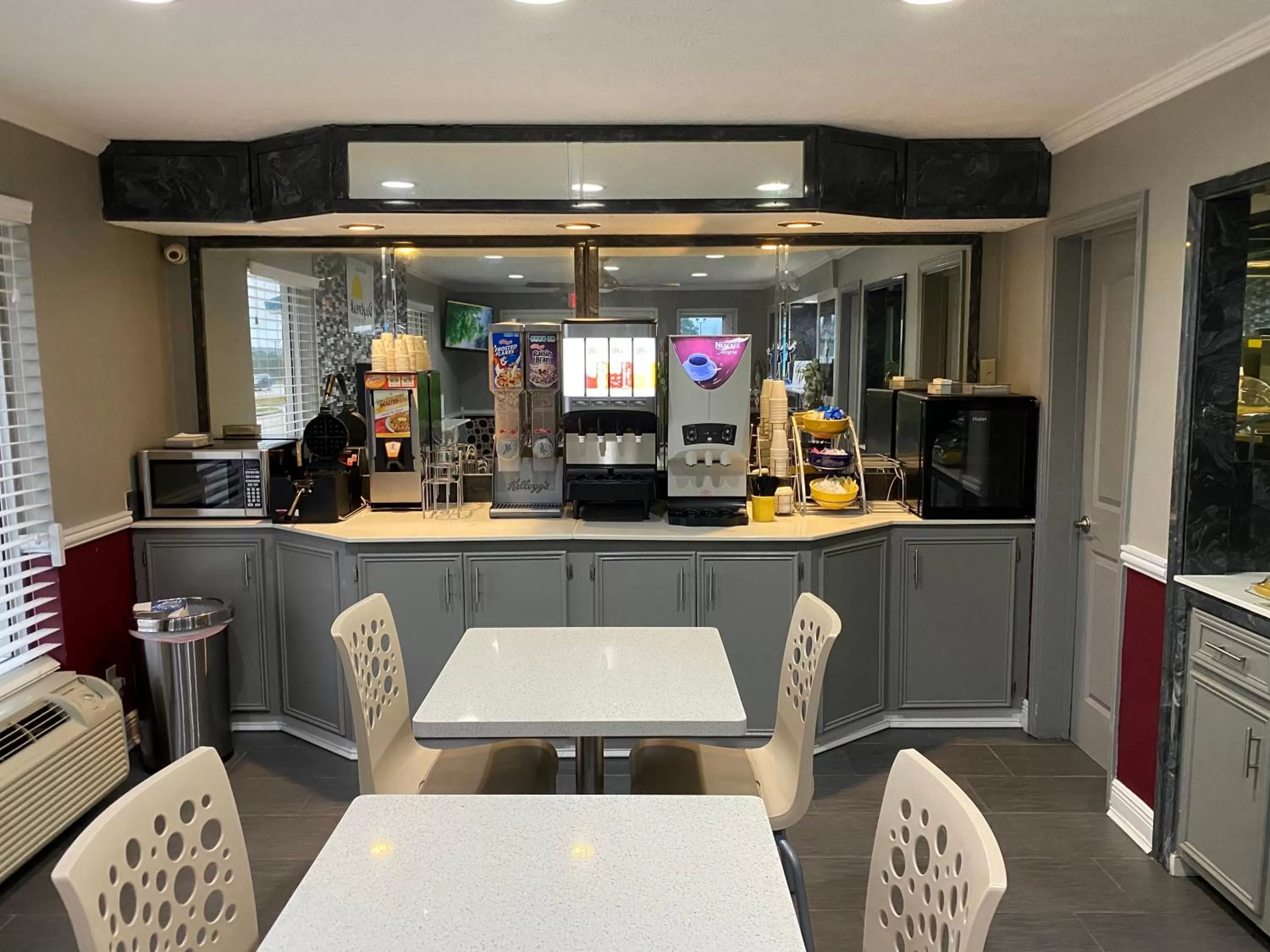 Breakfast in Days Inn by Wyndham Forest