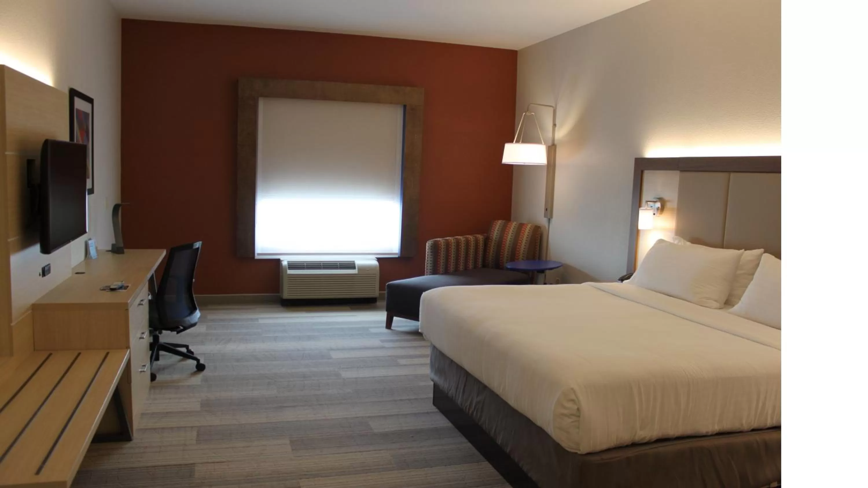Photo of the whole room, Bed in Holiday Inn Express Orlando - South Davenport by IHG