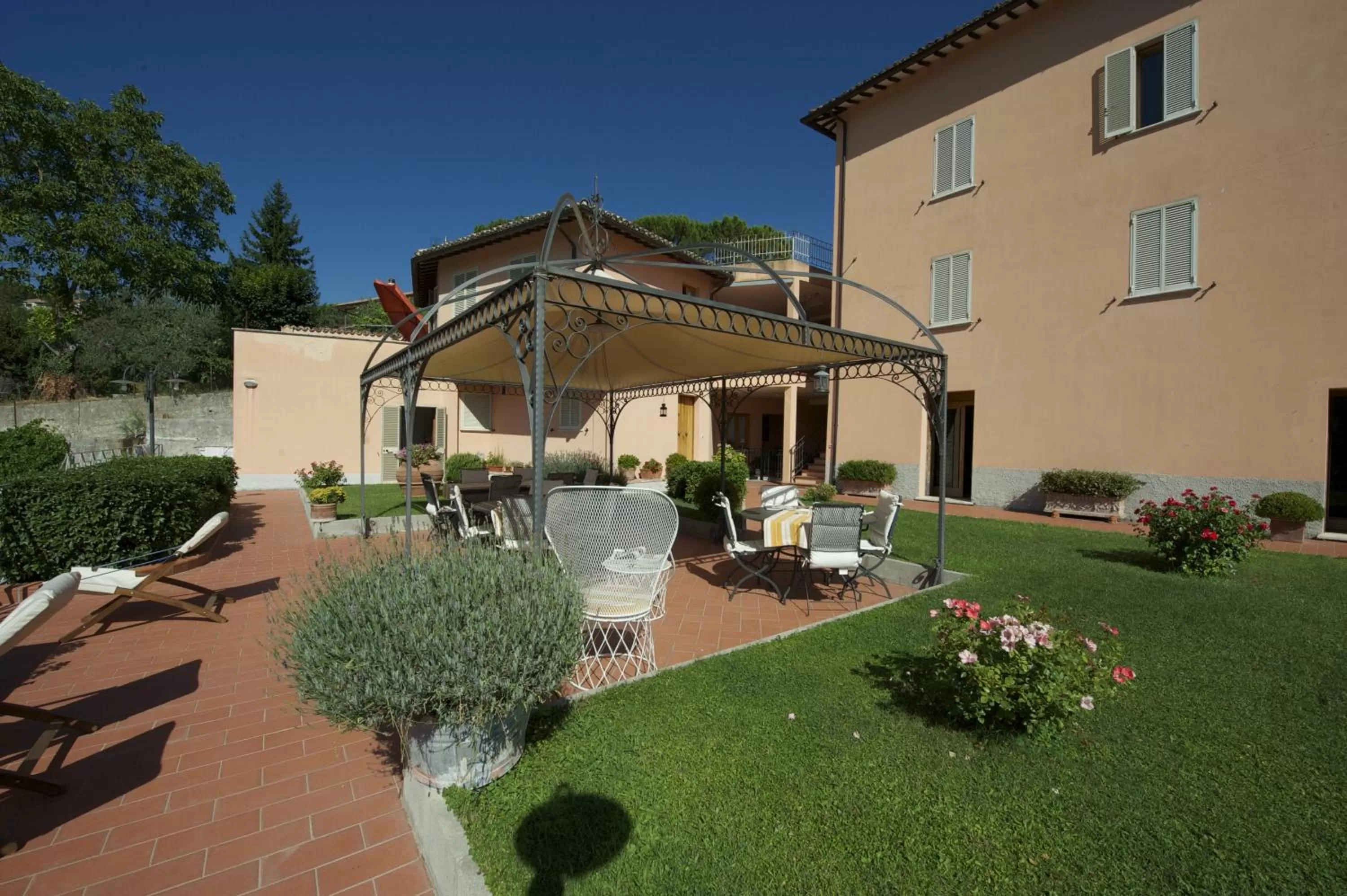 Facade/entrance in Albergo Villa Cristina