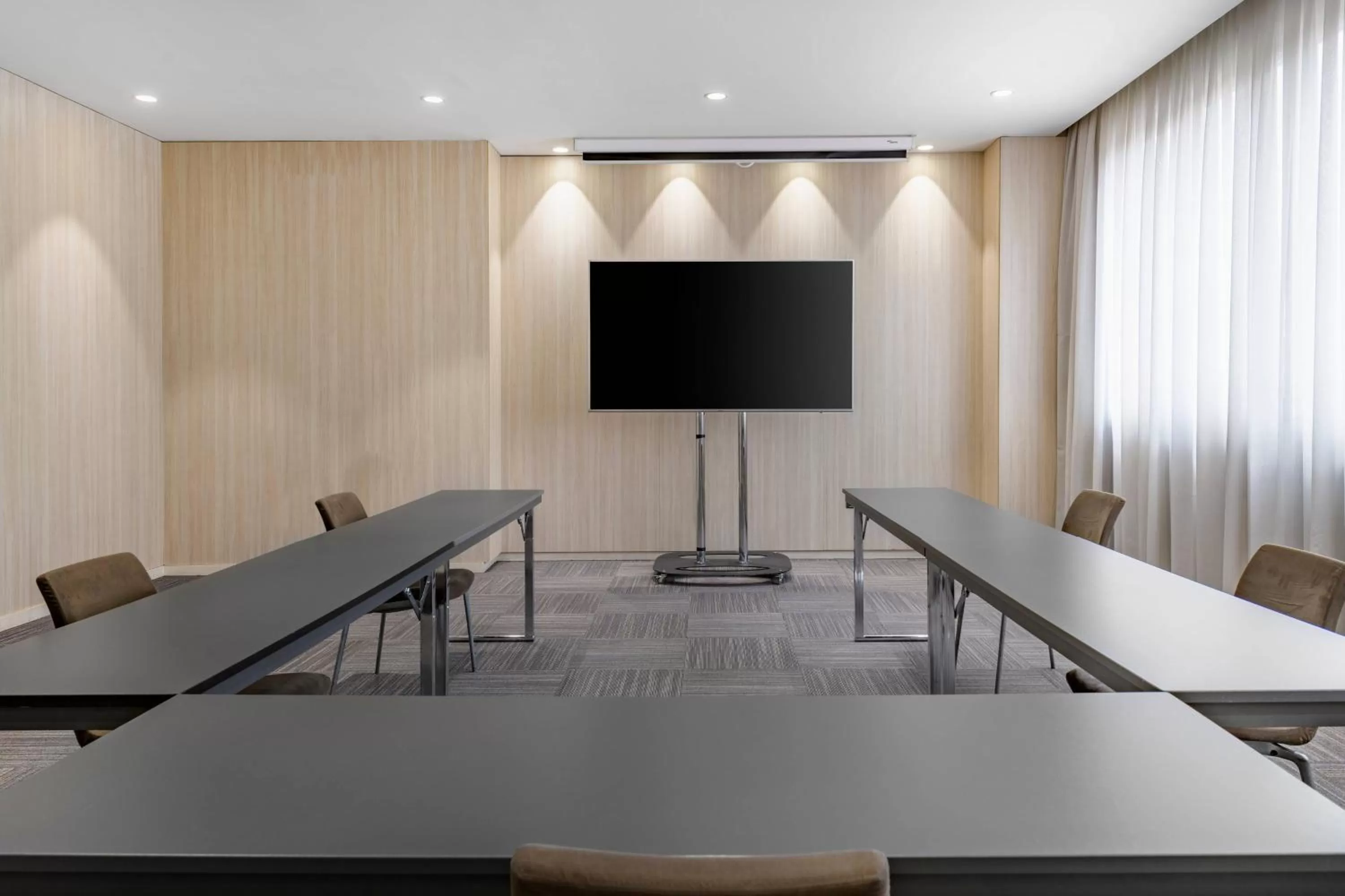 Meeting/conference room in AC Hotel Valencia by Marriott