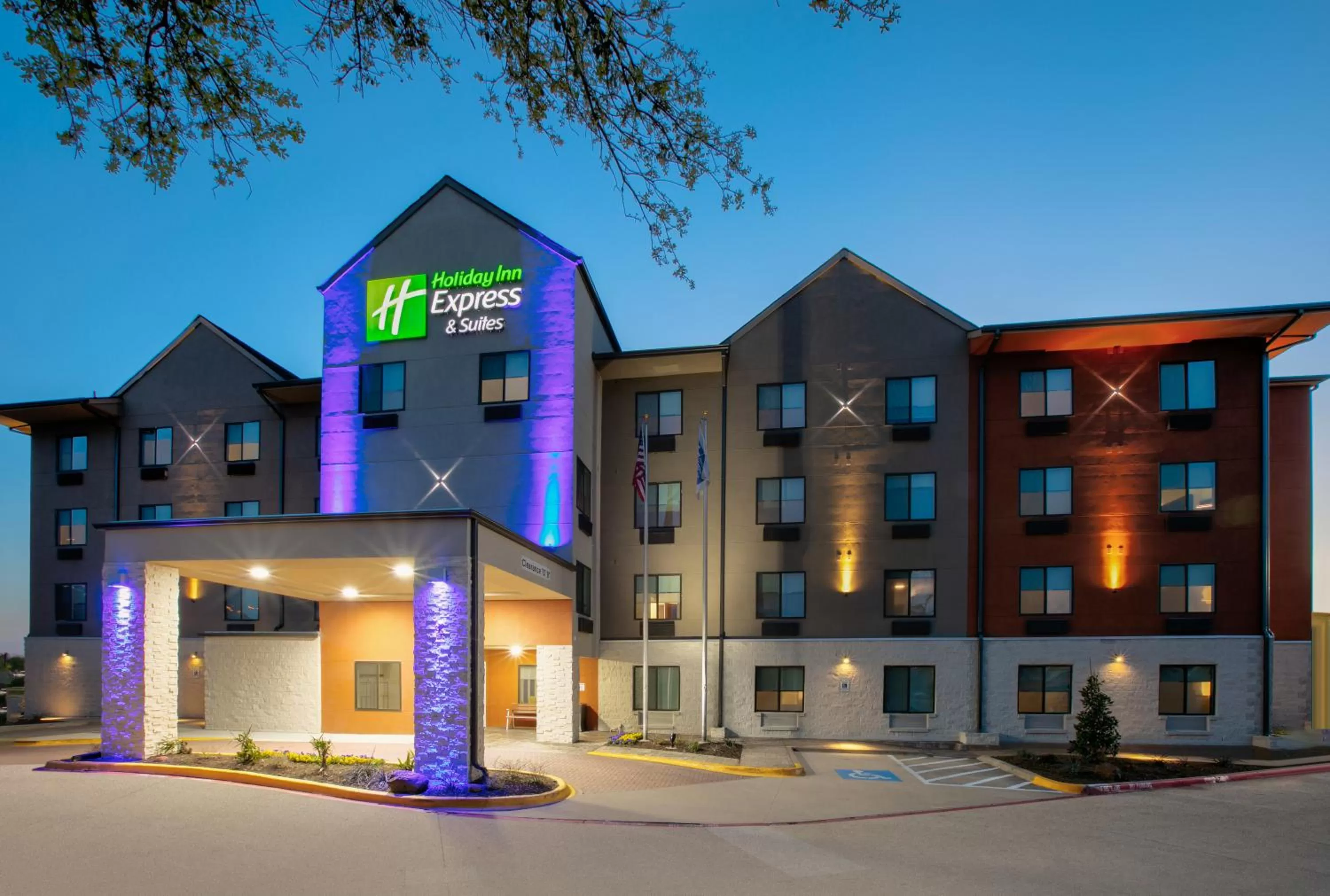 Property building in Holiday Inn Express & Suites DALLAS PARK CENTRAL NORTHEAST by IHG