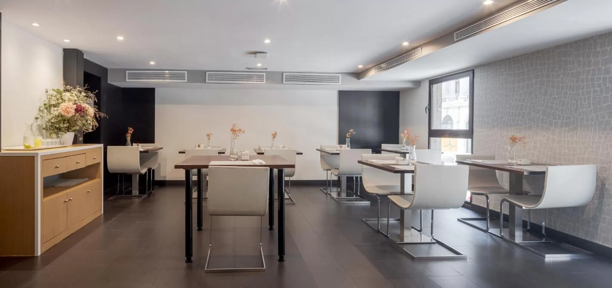 Restaurant/places to eat in Ilunion Almirante