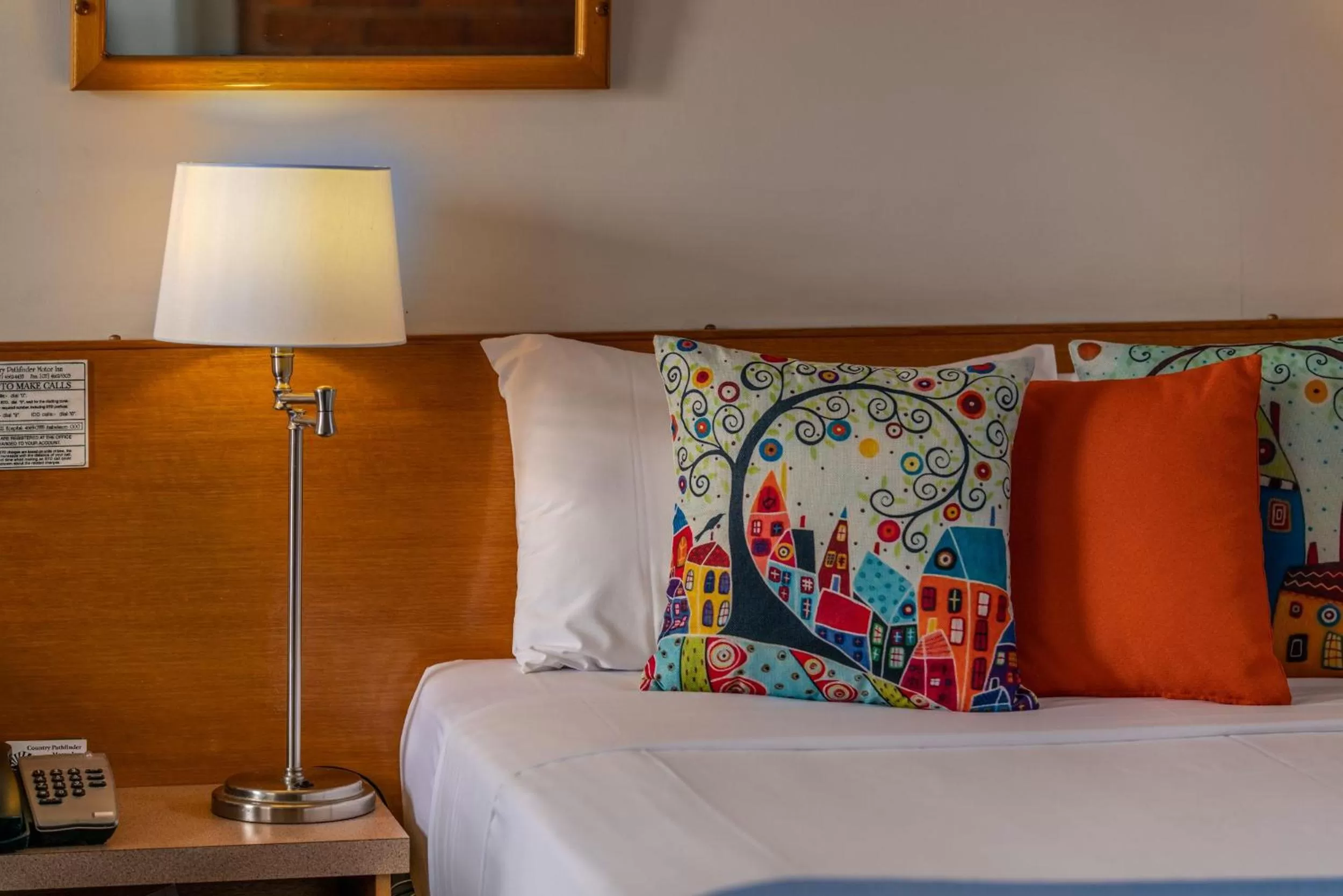 Bed in Country Pathfinder Motor Inn