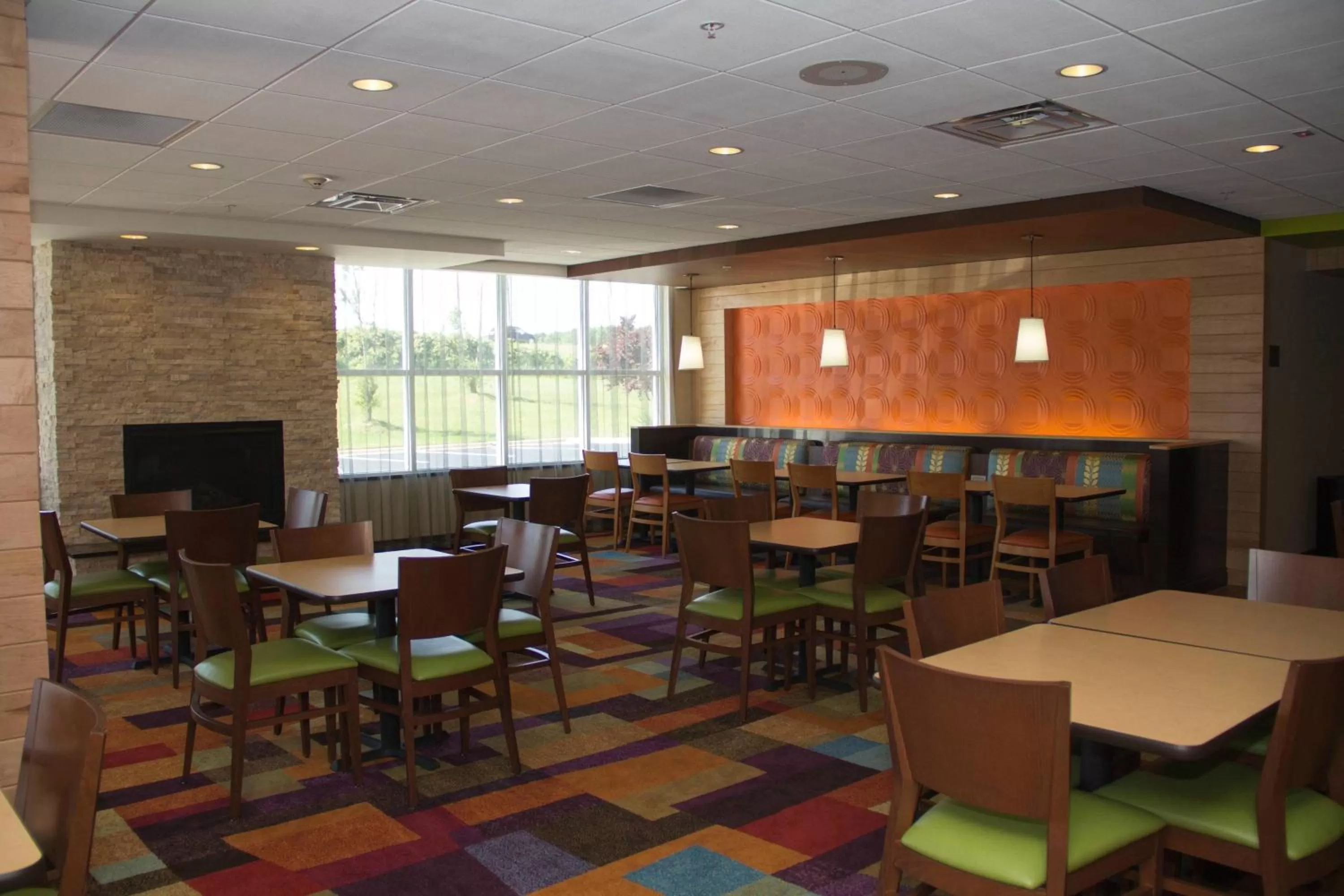 Restaurant/places to eat in Peach Tree Inn and Suites