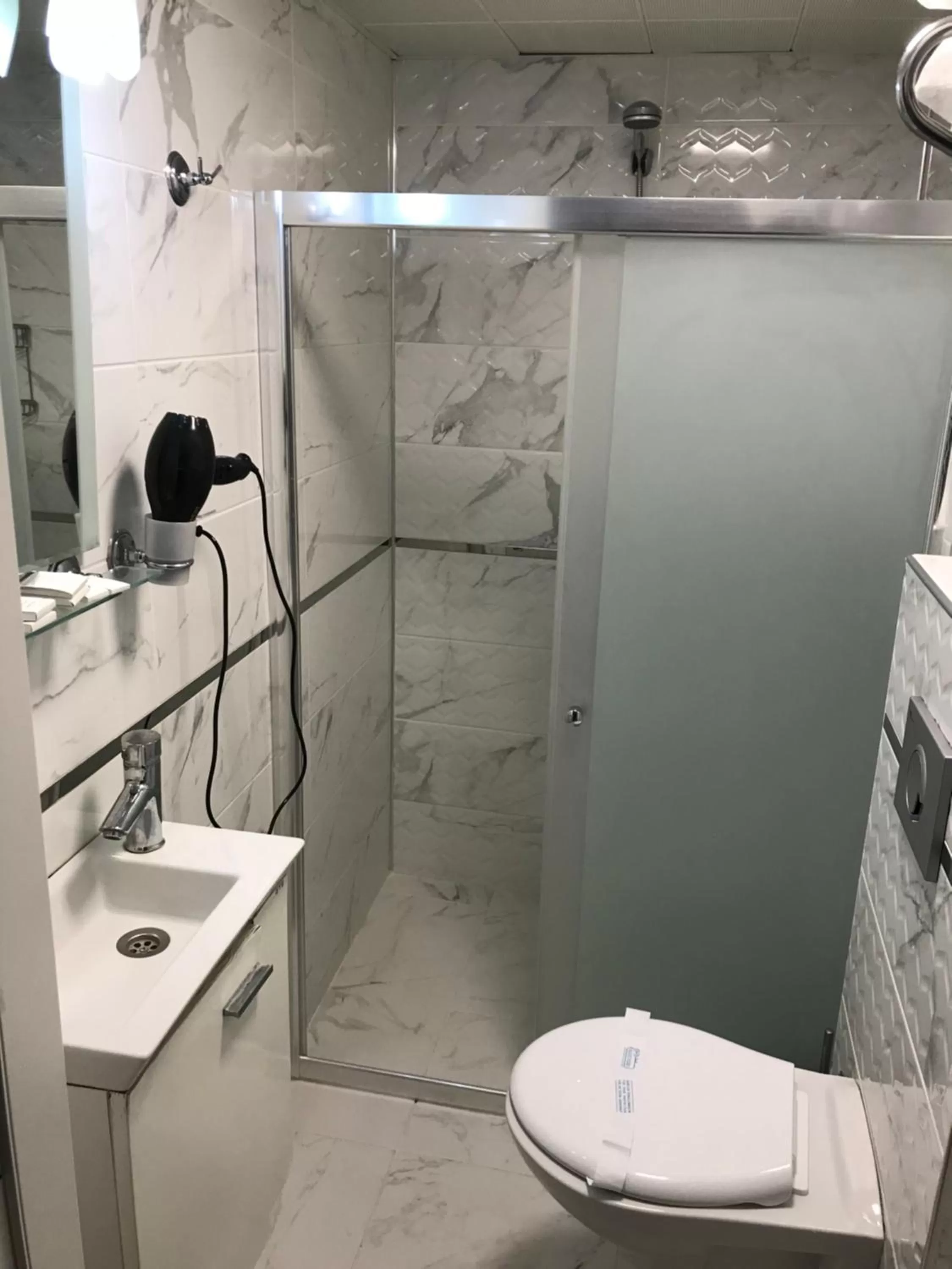 Bathroom in Sakran Hotel