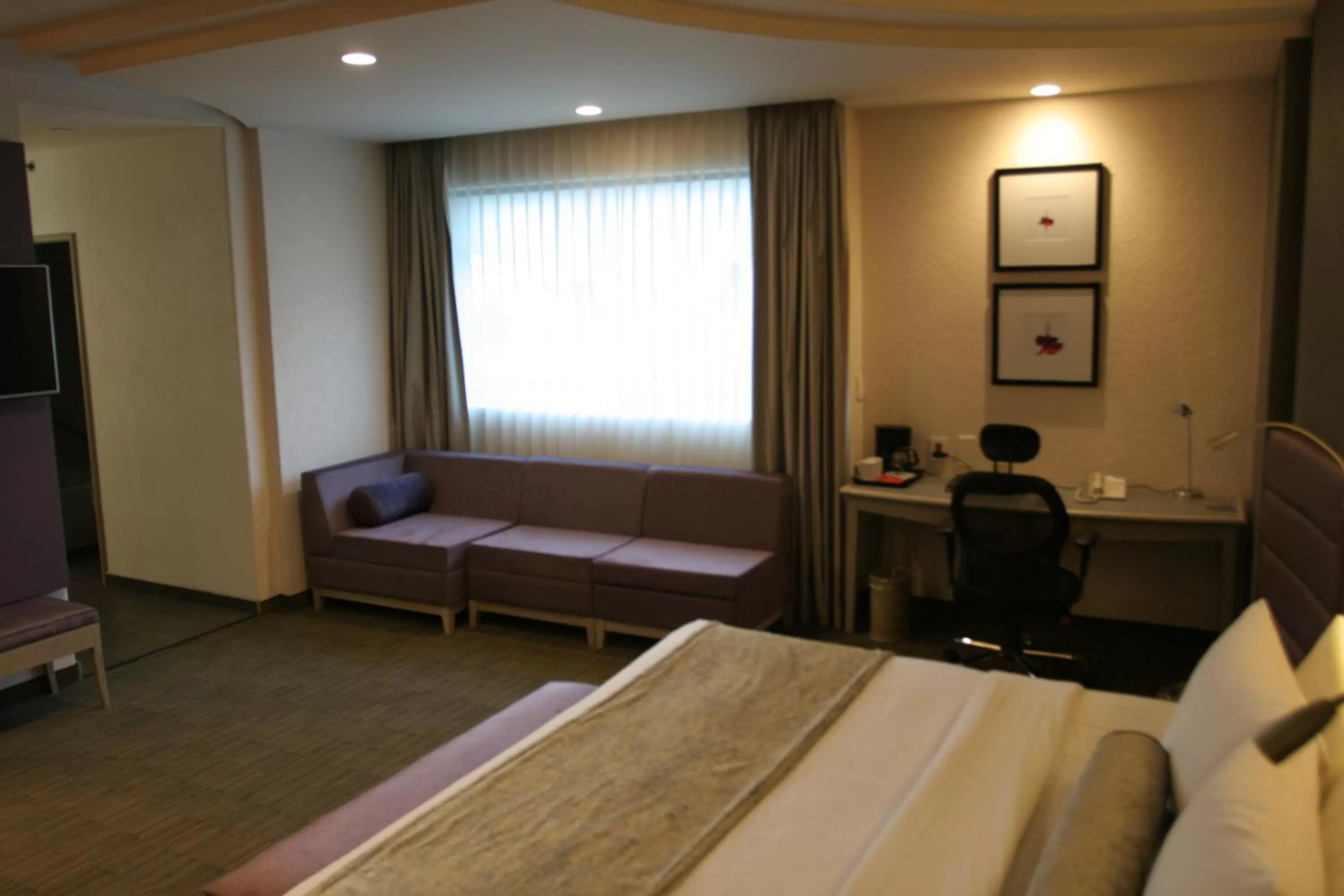 Bedroom, Bed in Crowne Plaza Toluca - Lancaster by IHG