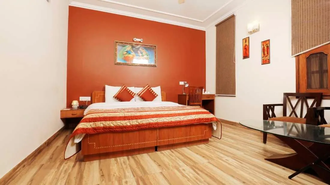 Bedroom, Bed in Pals Inn