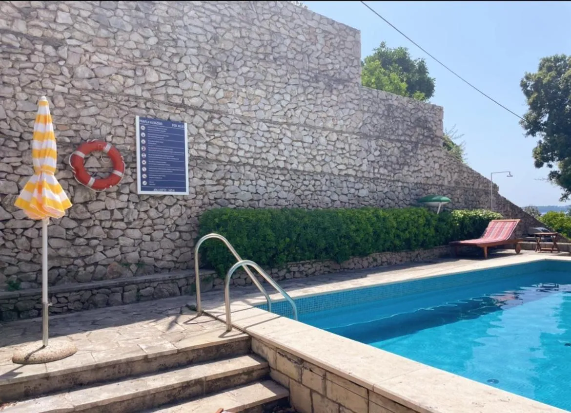 Apartments Villa Marijeta with Free Parking