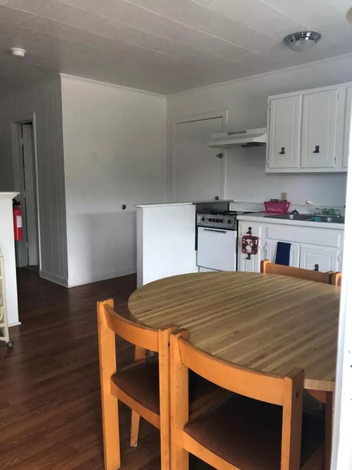 Photo of the whole room in Swell Motel