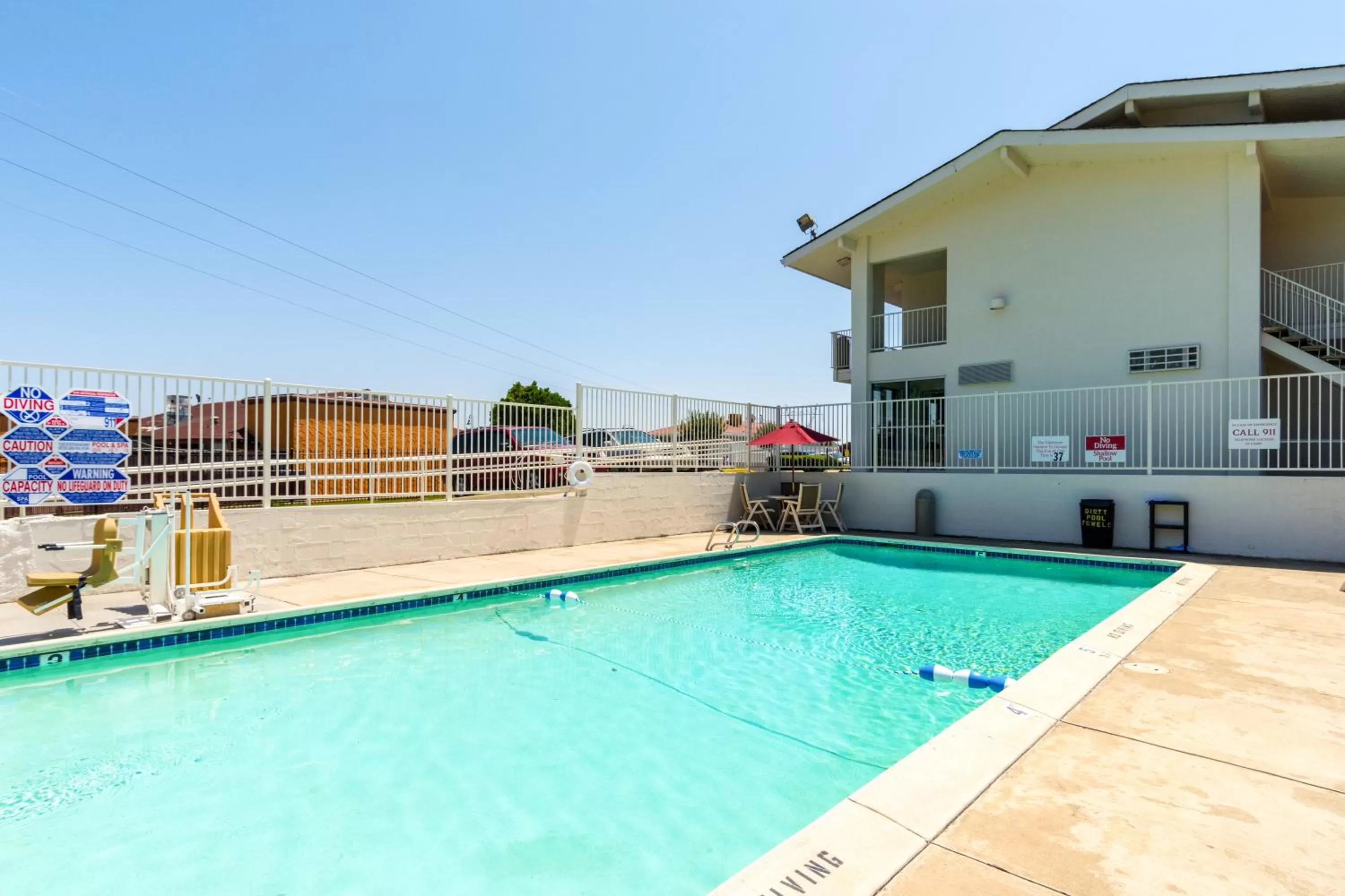 Swimming pool in Motel 6-Redding, CA - Central