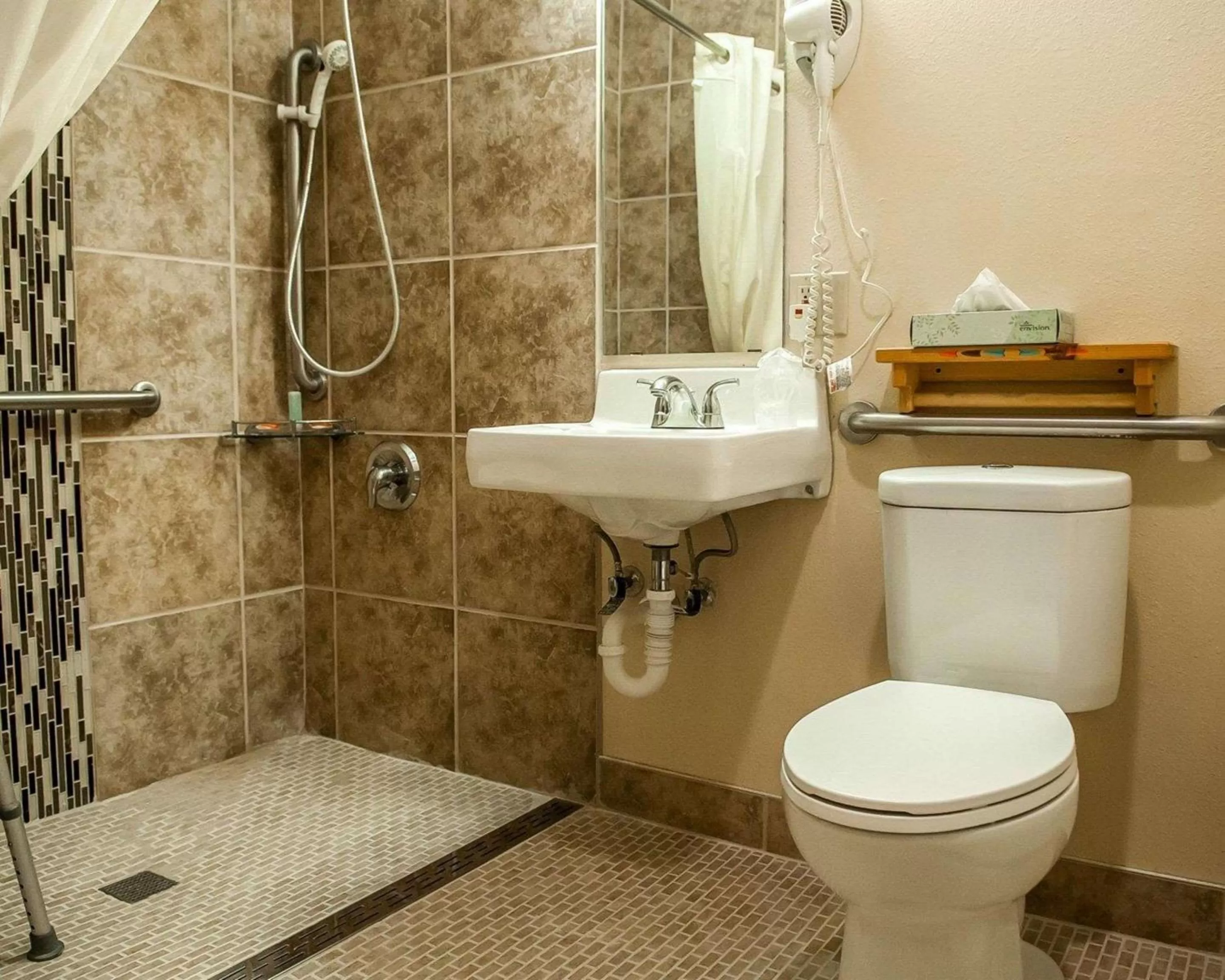 Bathroom in Econo Lodge Inn & Suites Santa Fe South