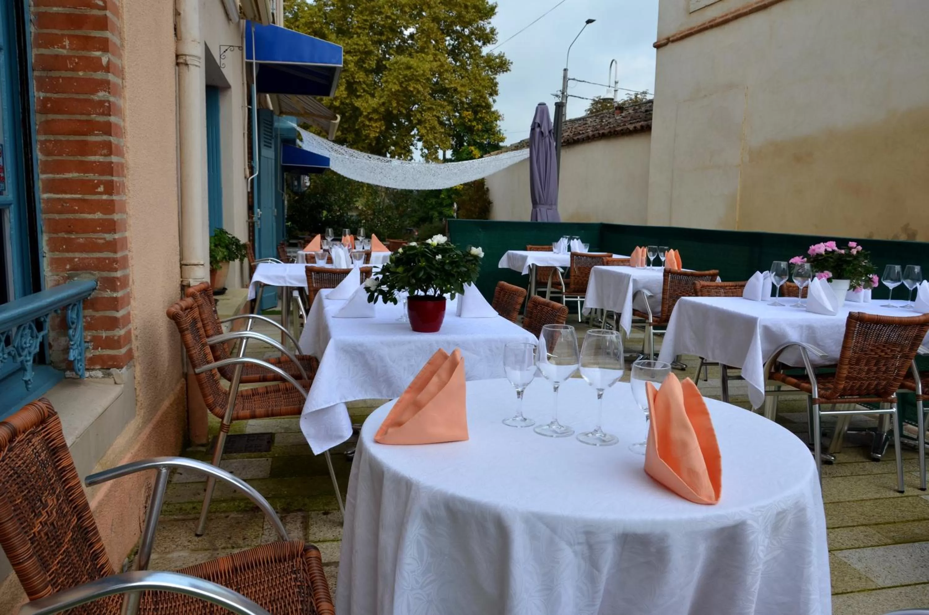 Restaurant/Places to Eat in Aux Lys d'Or