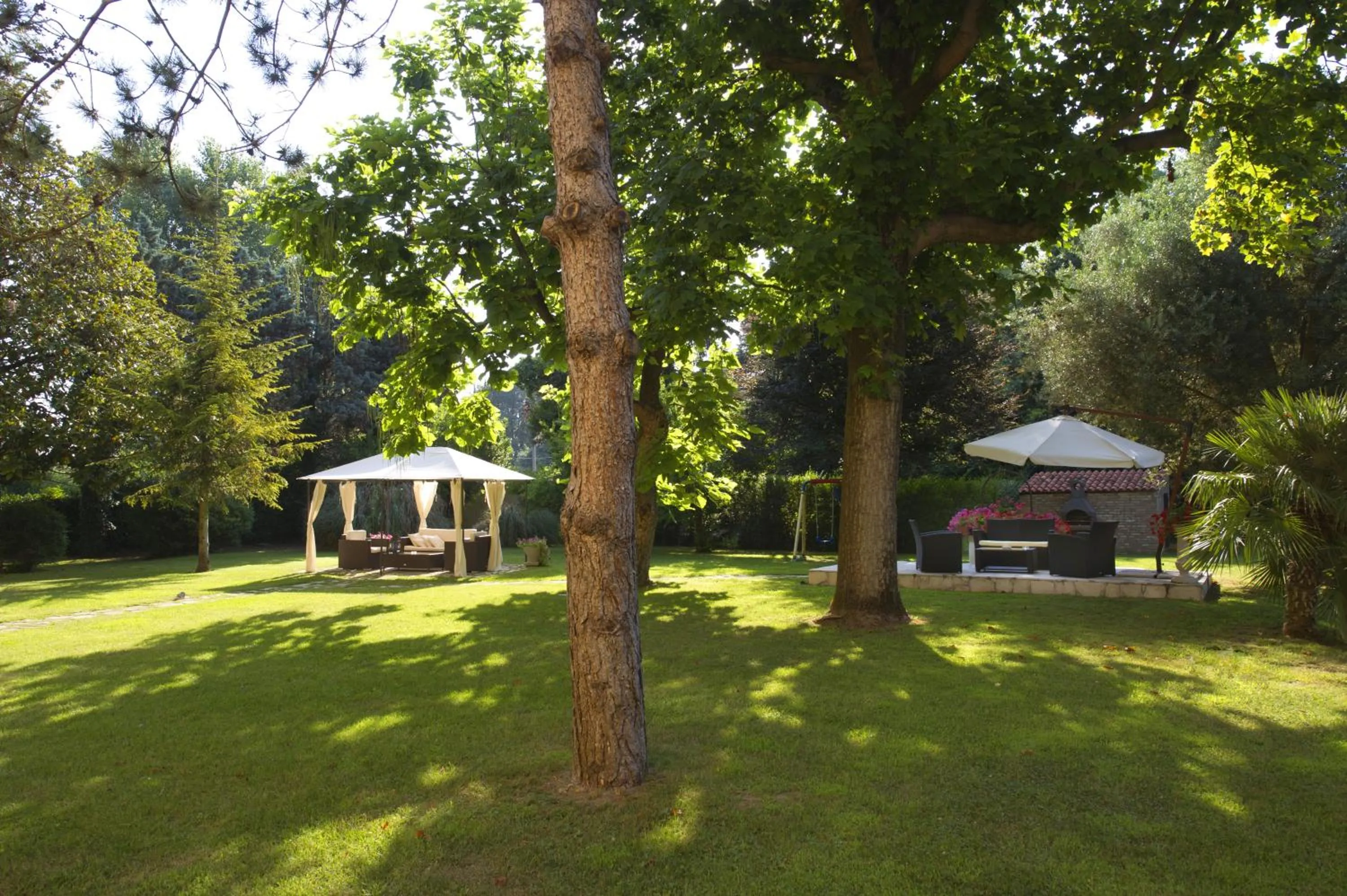 Garden in Viktoria Palace Hotel