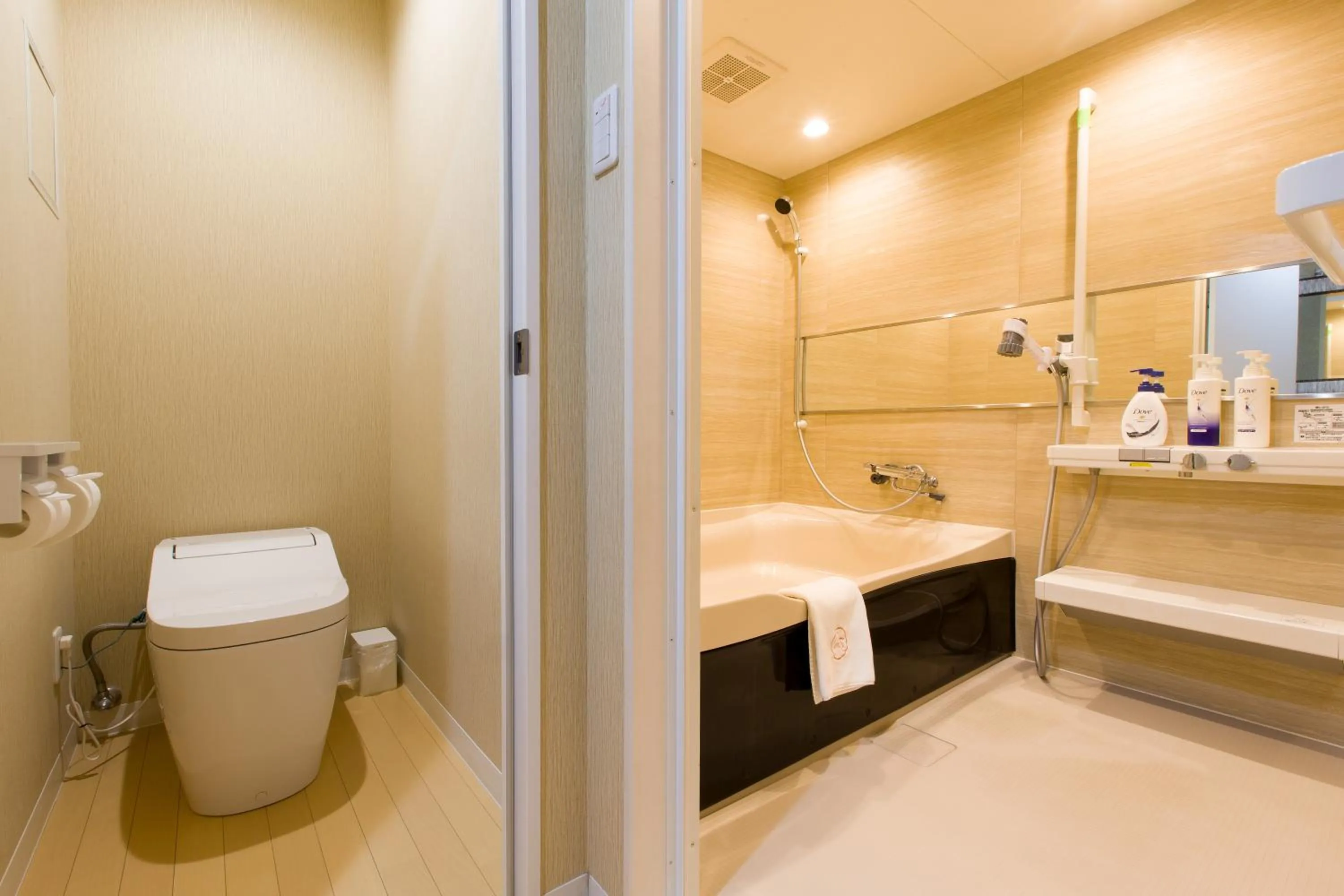 Toilet in Himalaya Cloud Hotel