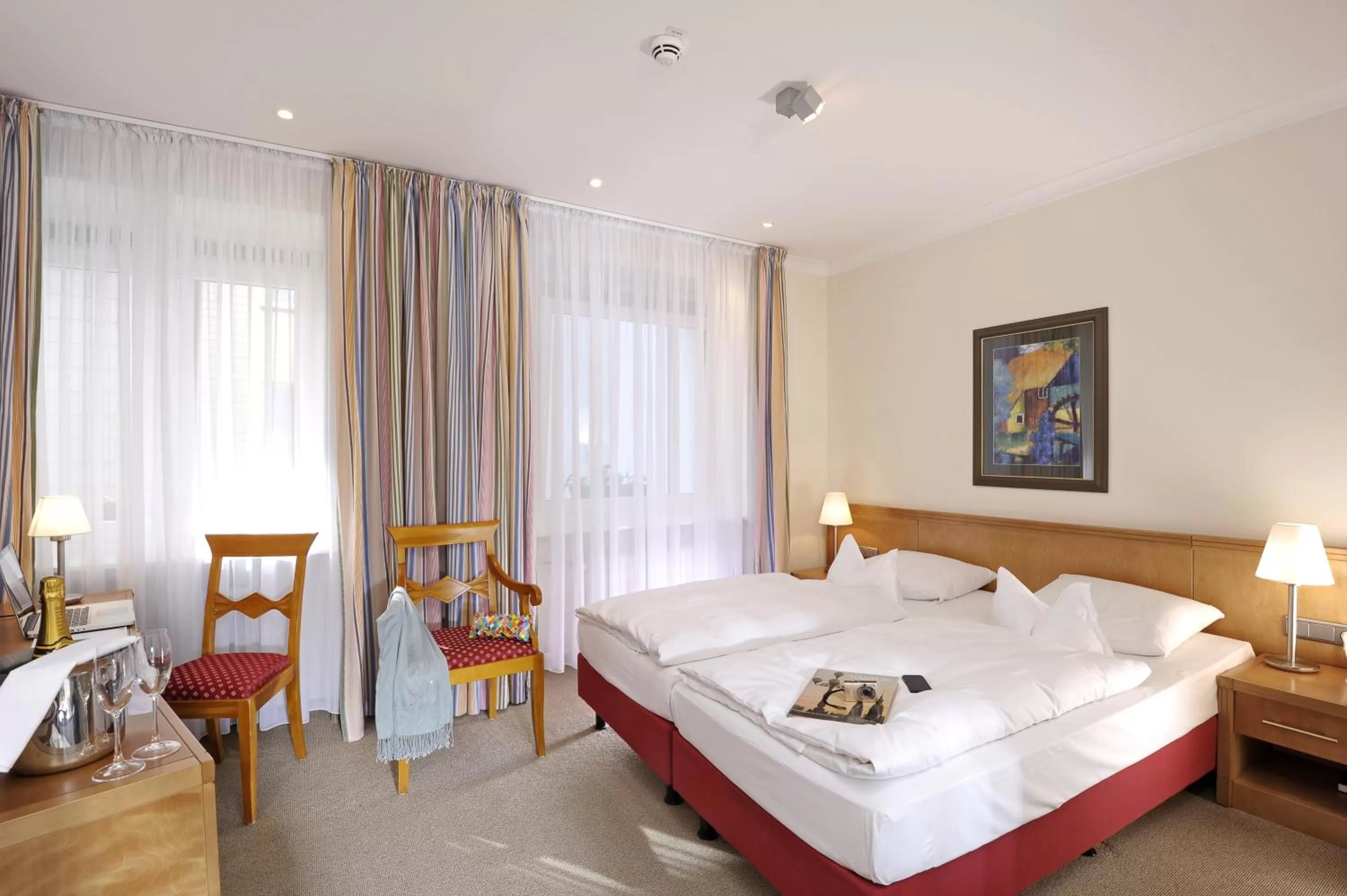 Photo of the whole room, Bed in Hotel Baseler Hof