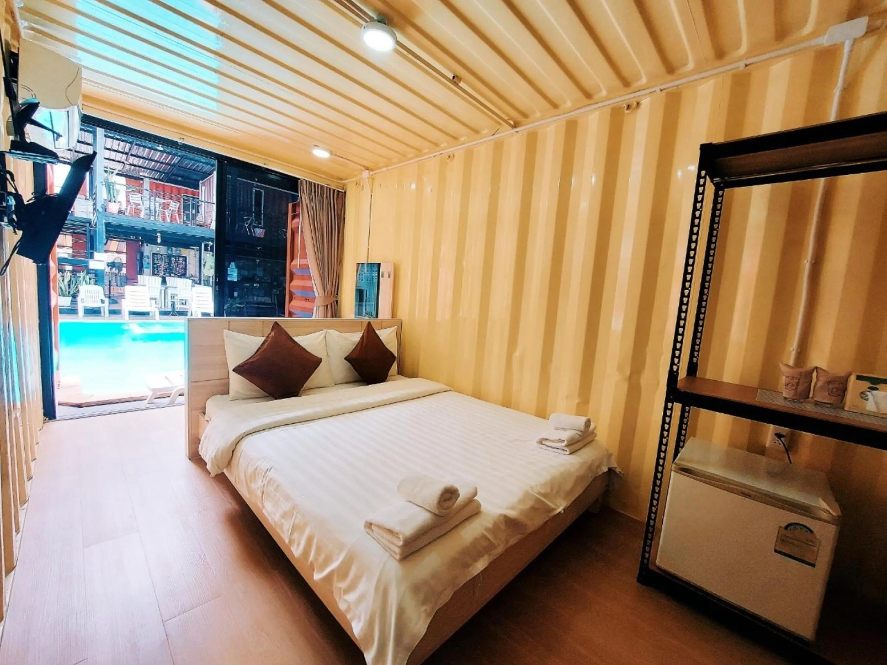 Photo of the whole room, Bed in Retro Box Hotel Chumphon