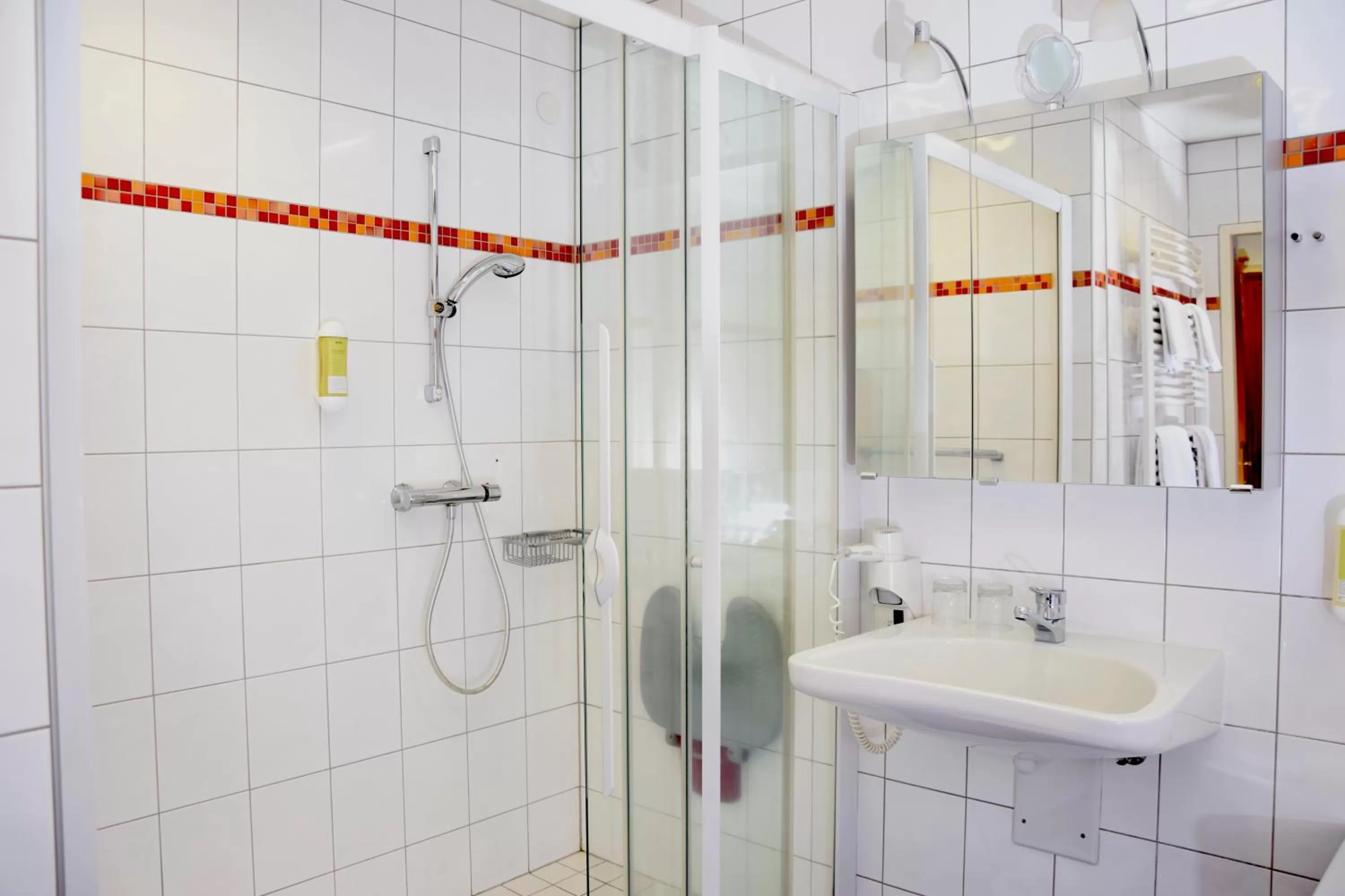 Shower in Rathskeller Weitra