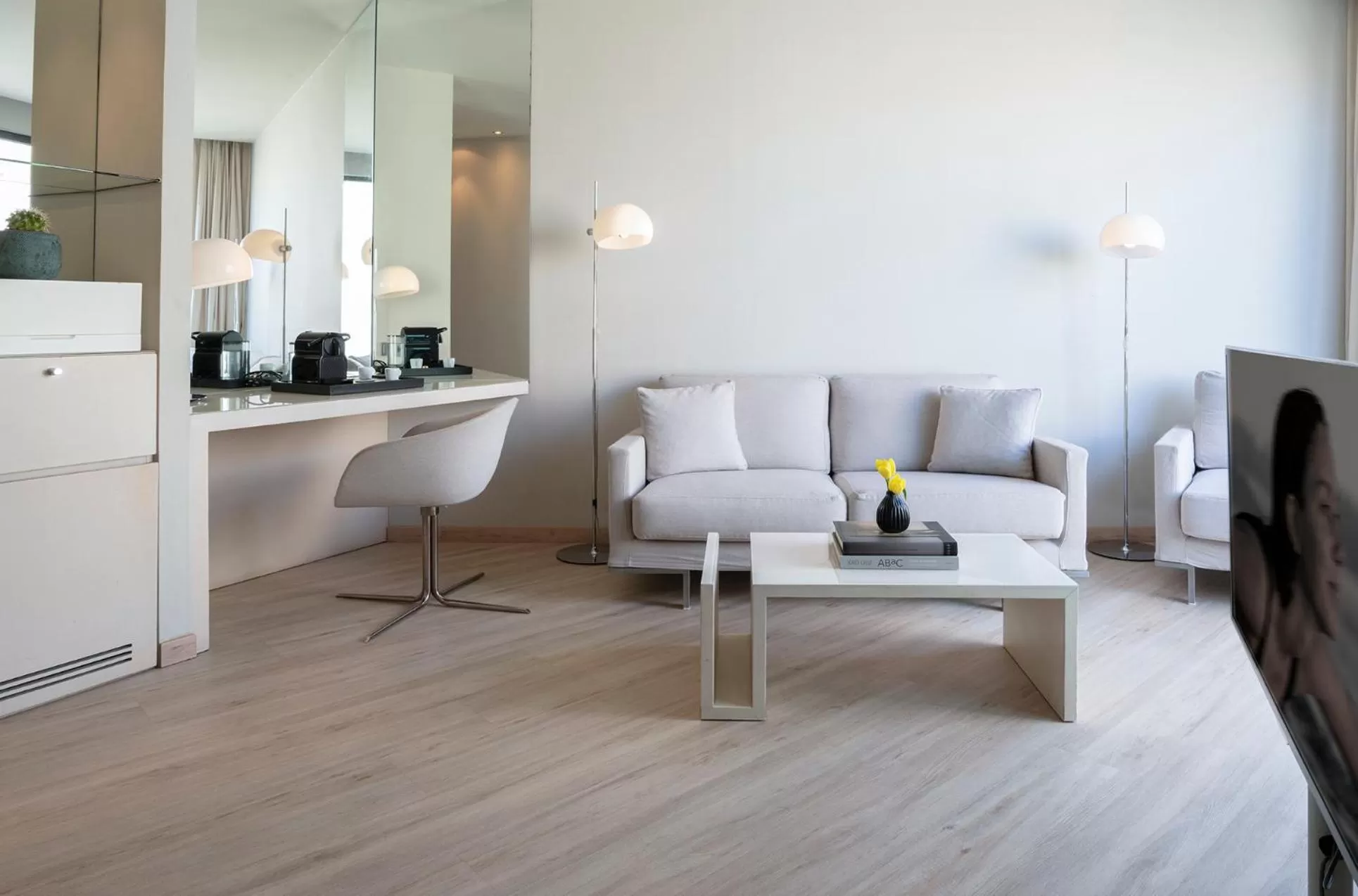 TV and multimedia in Cram Hotel