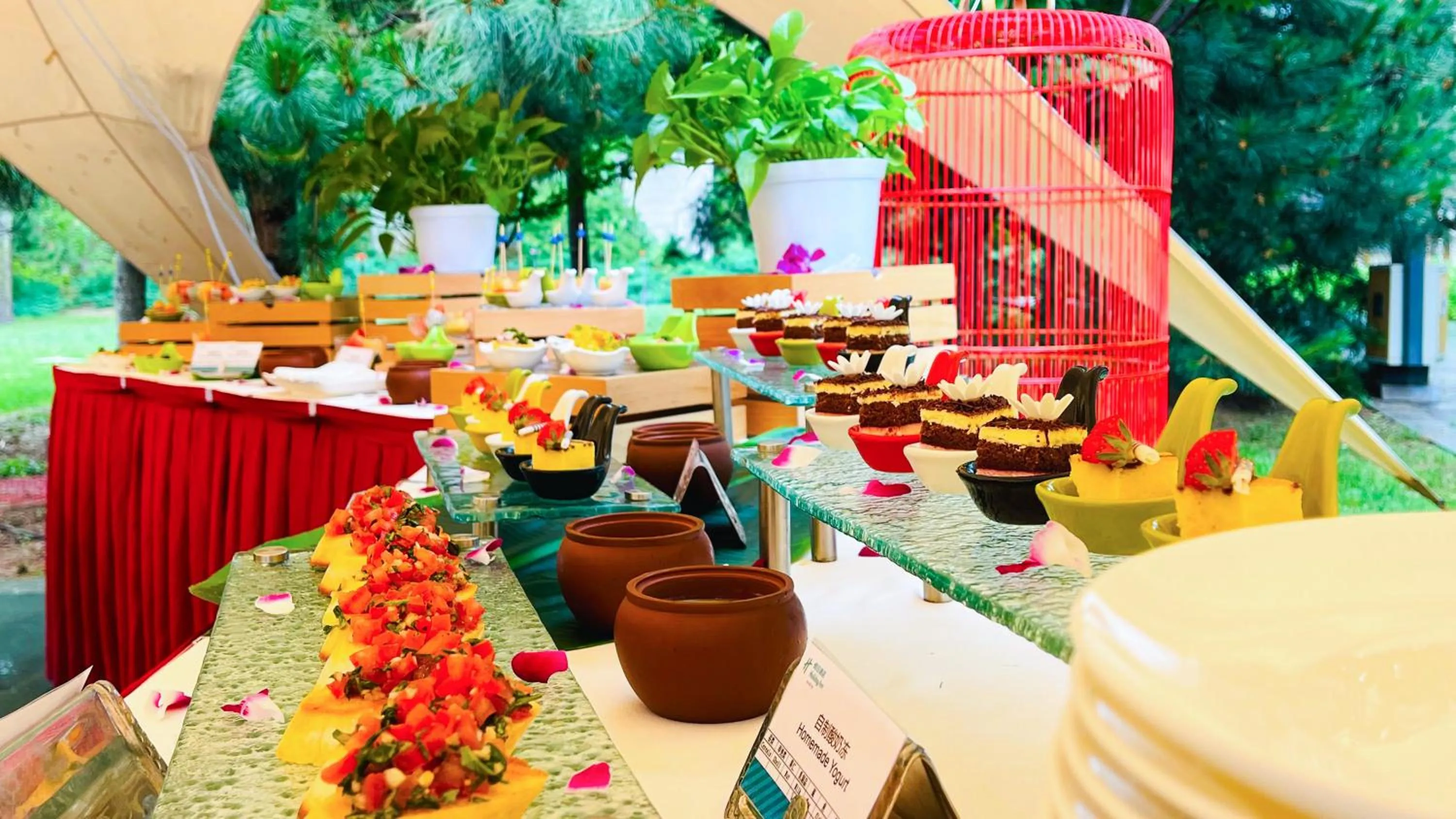 Restaurant/places to eat in Holiday Inn Beijing Shijingshan Parkview by IHG